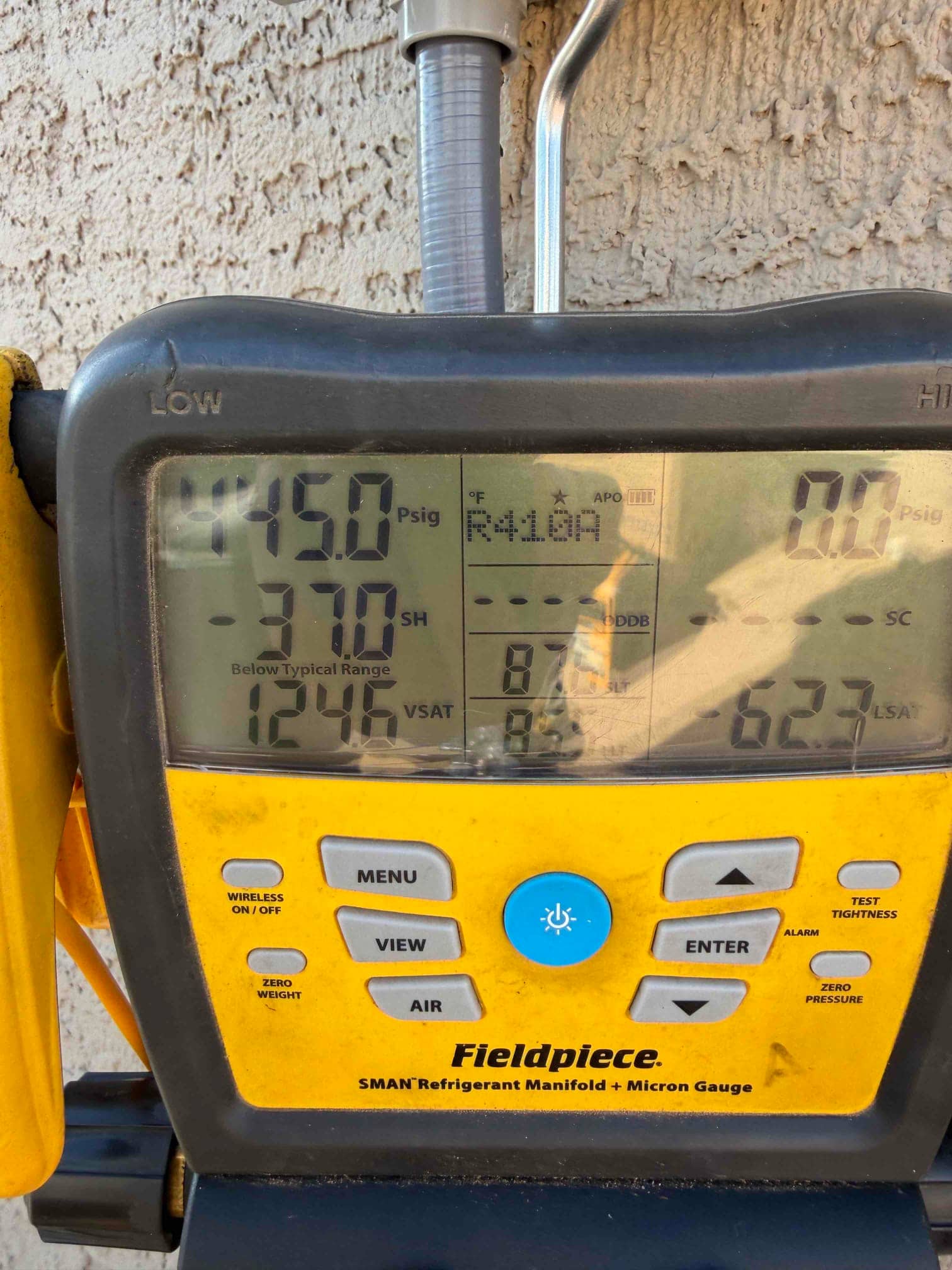Digital manifold shows both high and low sides equalized at 450 PSI during a nitrogen pressure test on the new system.