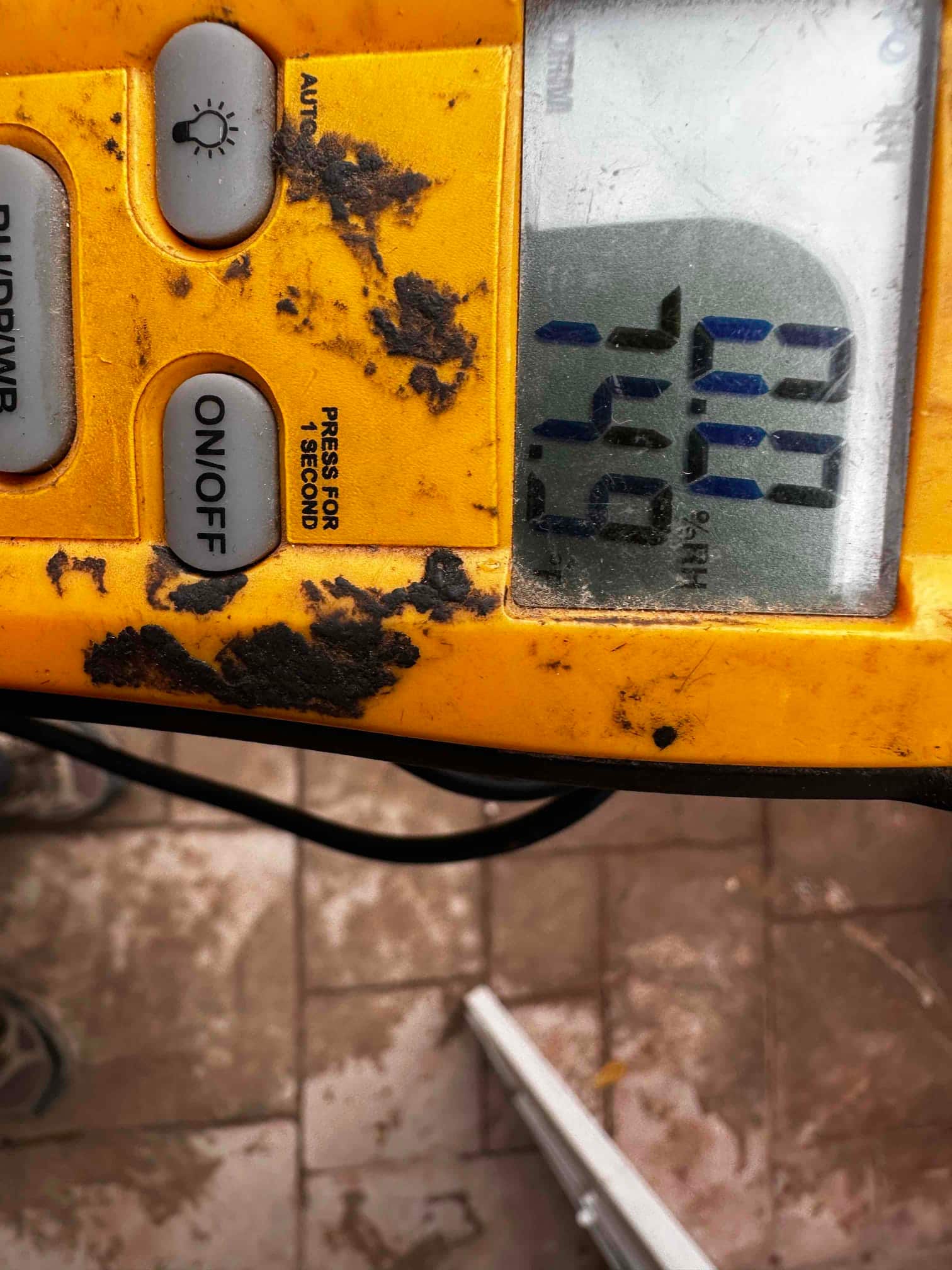 Digital micron gauge displays 749 microns during system evacuation on the newly installed mini-split line set.