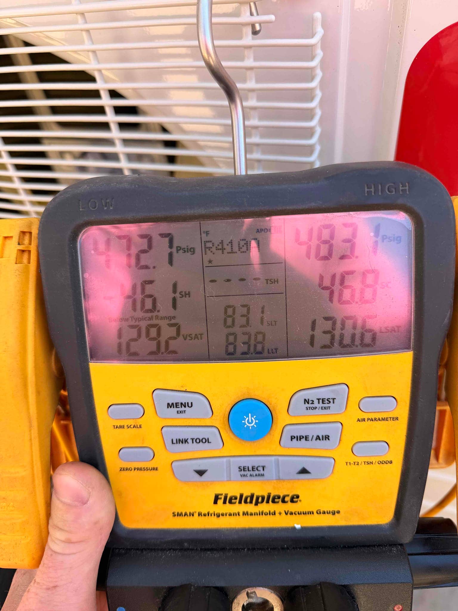 Digital manifold gauges show equalized pressures around 480 PSI on both sides during a nitrogen pressure test.