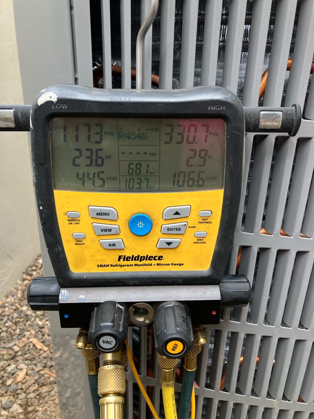 Digital manifold gauges show system operating with low side at 117 PSI and high side at 330 PSI using R-454B.