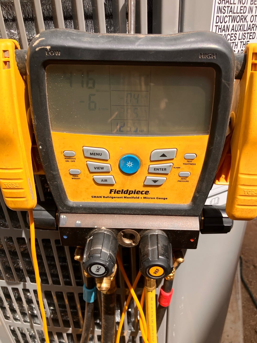 Digital manifold shows equalized high pressure on both sides during a nitrogen pressure test at the outdoor unit.