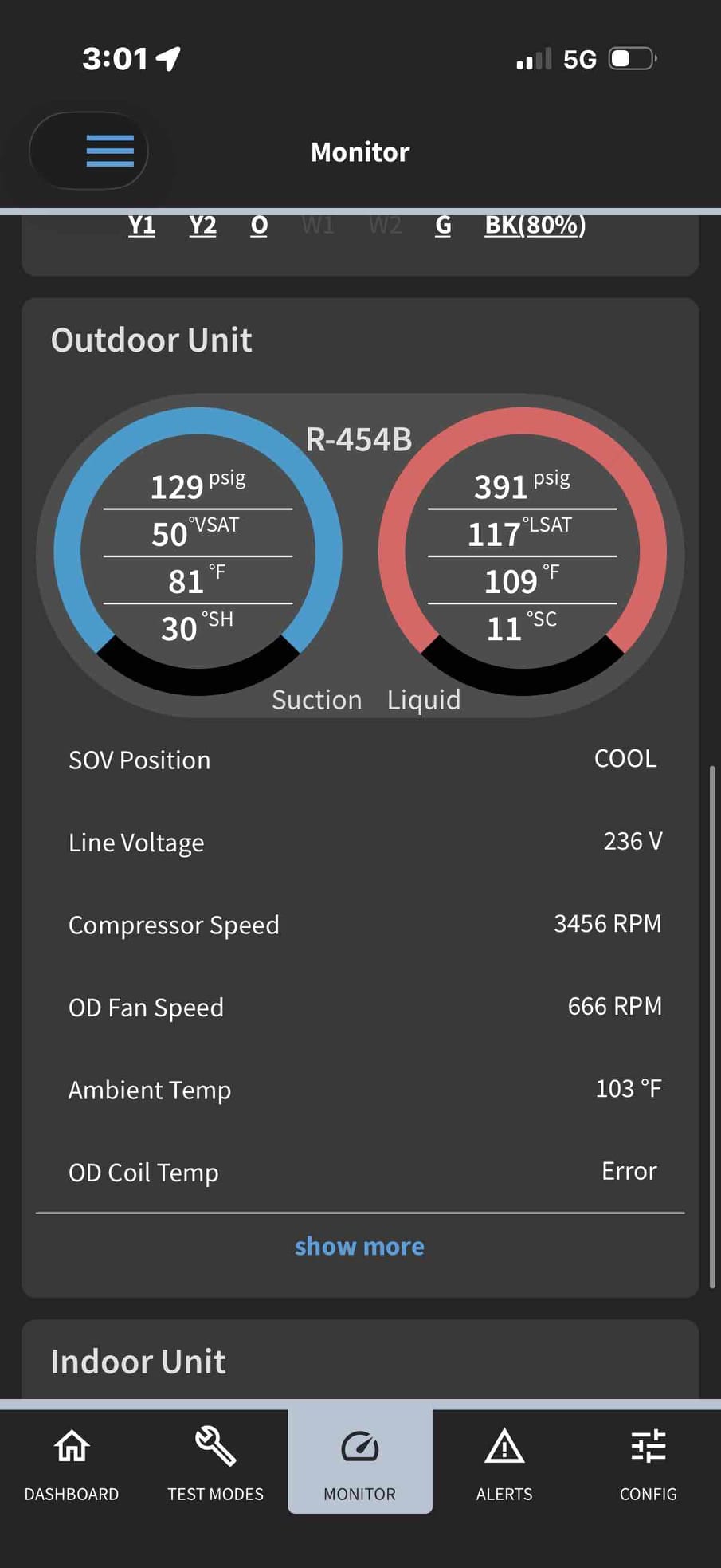 Mobile monitoring screen shows system operating pressures and temperatures for the outdoor unit during cooling, including suction and liquid readings.
