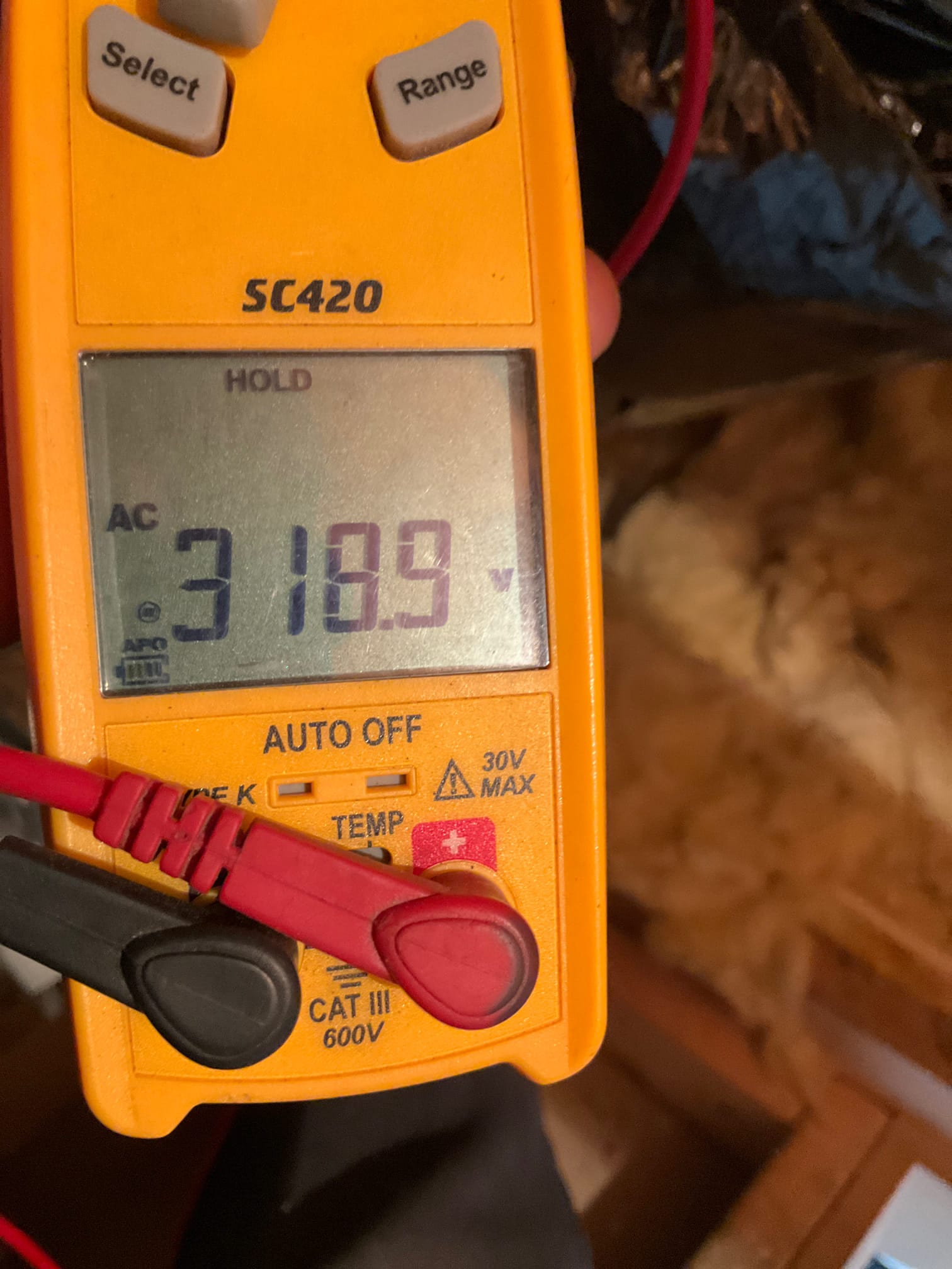 Diagnostic instrument display shows 318.9 V.