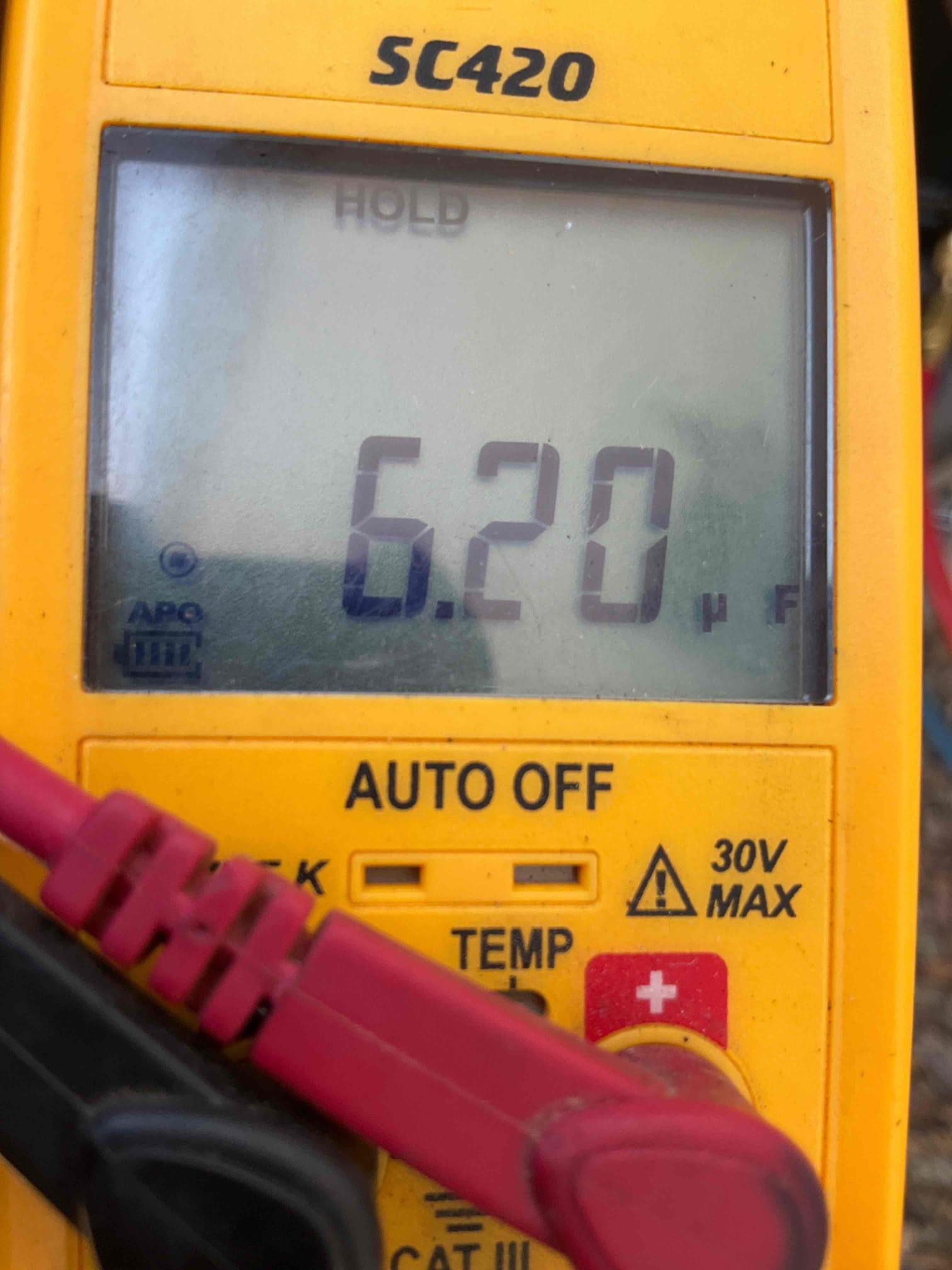 Diagnostic instrument display shows 6.2 μF.