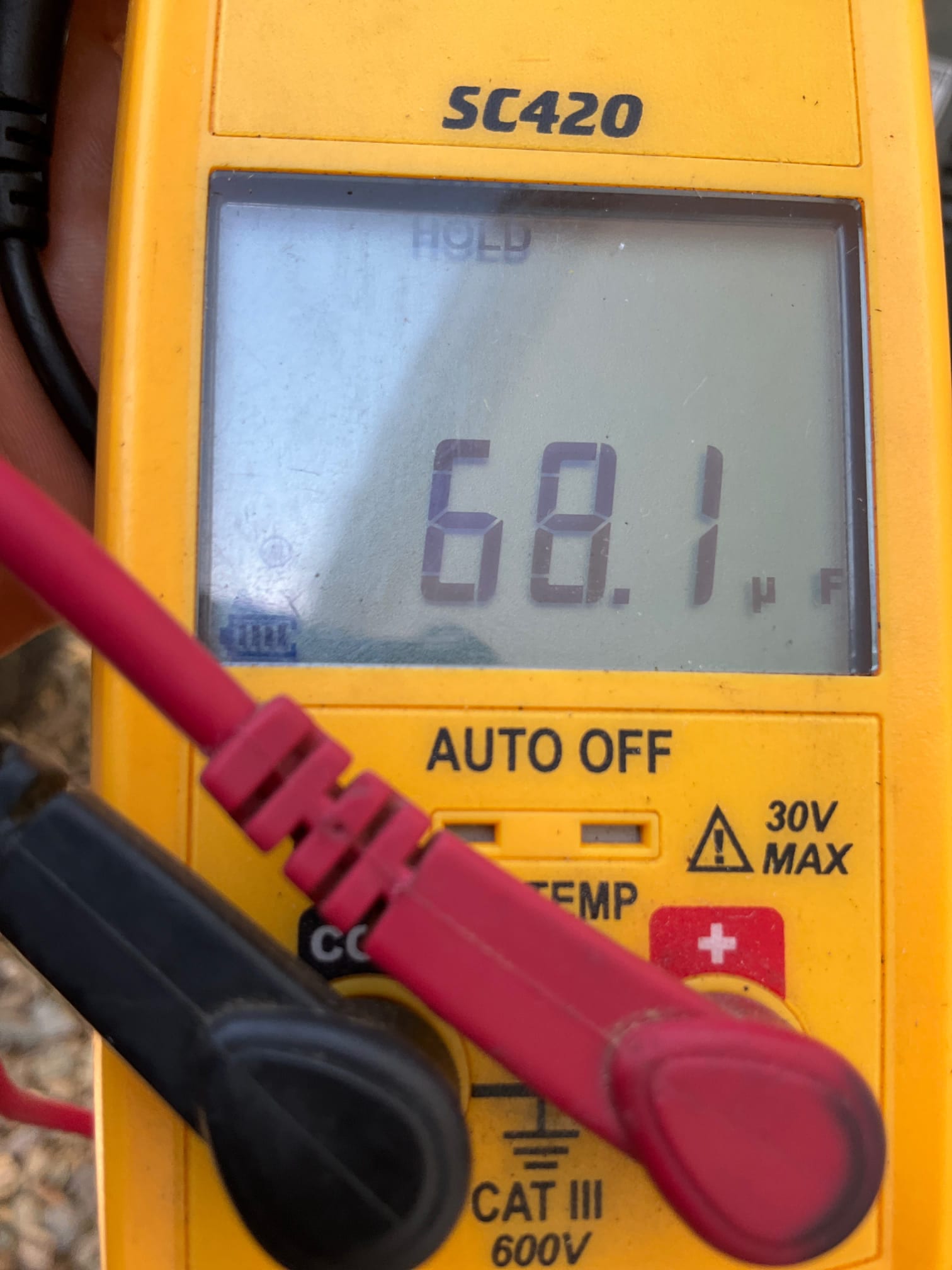 Diagnostic instrument display shows 68.1 μF.