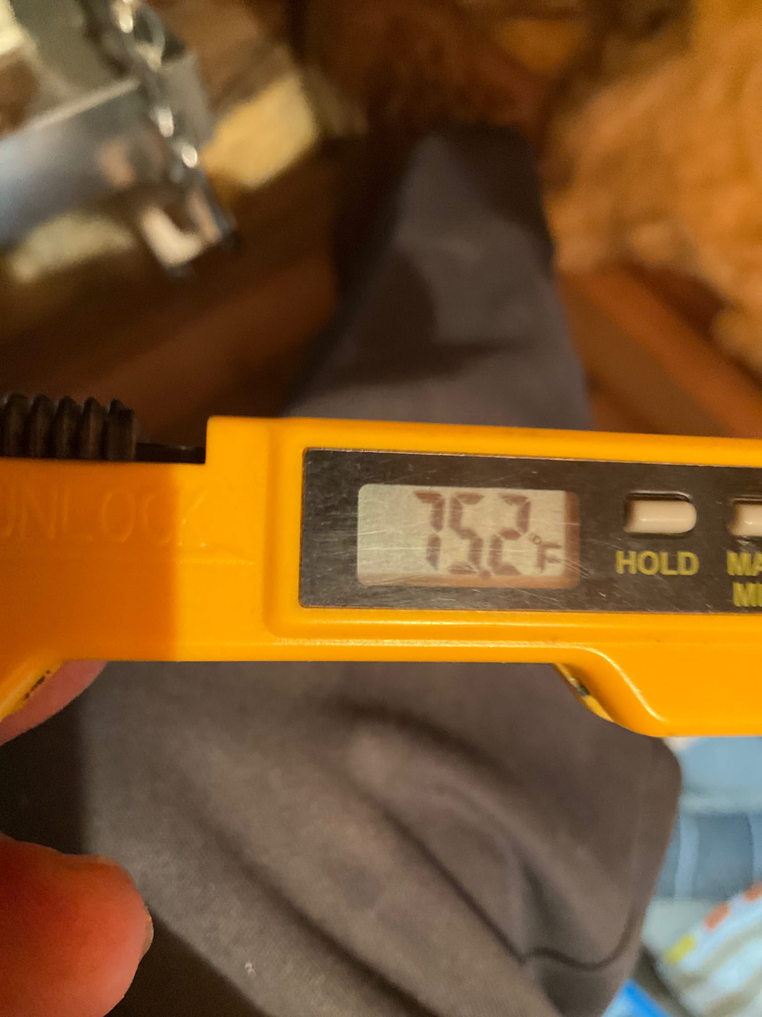 Diagnostic instrument display shows 75.2 °F.