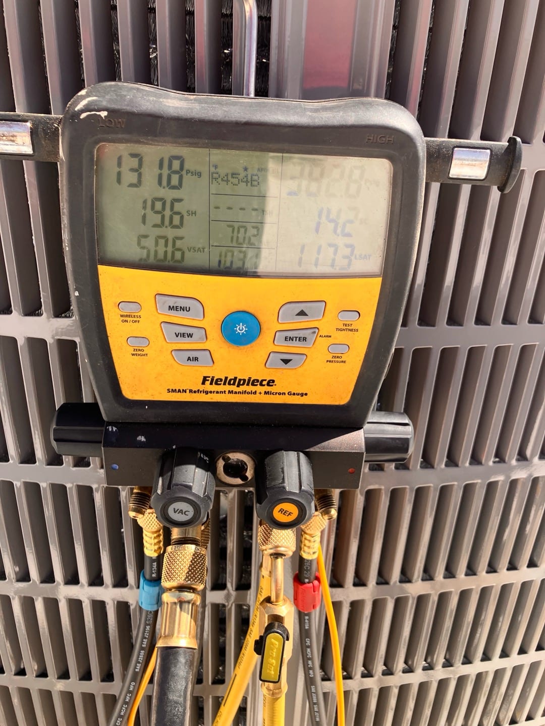 Digital manifold on the outdoor unit shows operating pressures with R-454B selected during system commissioning.