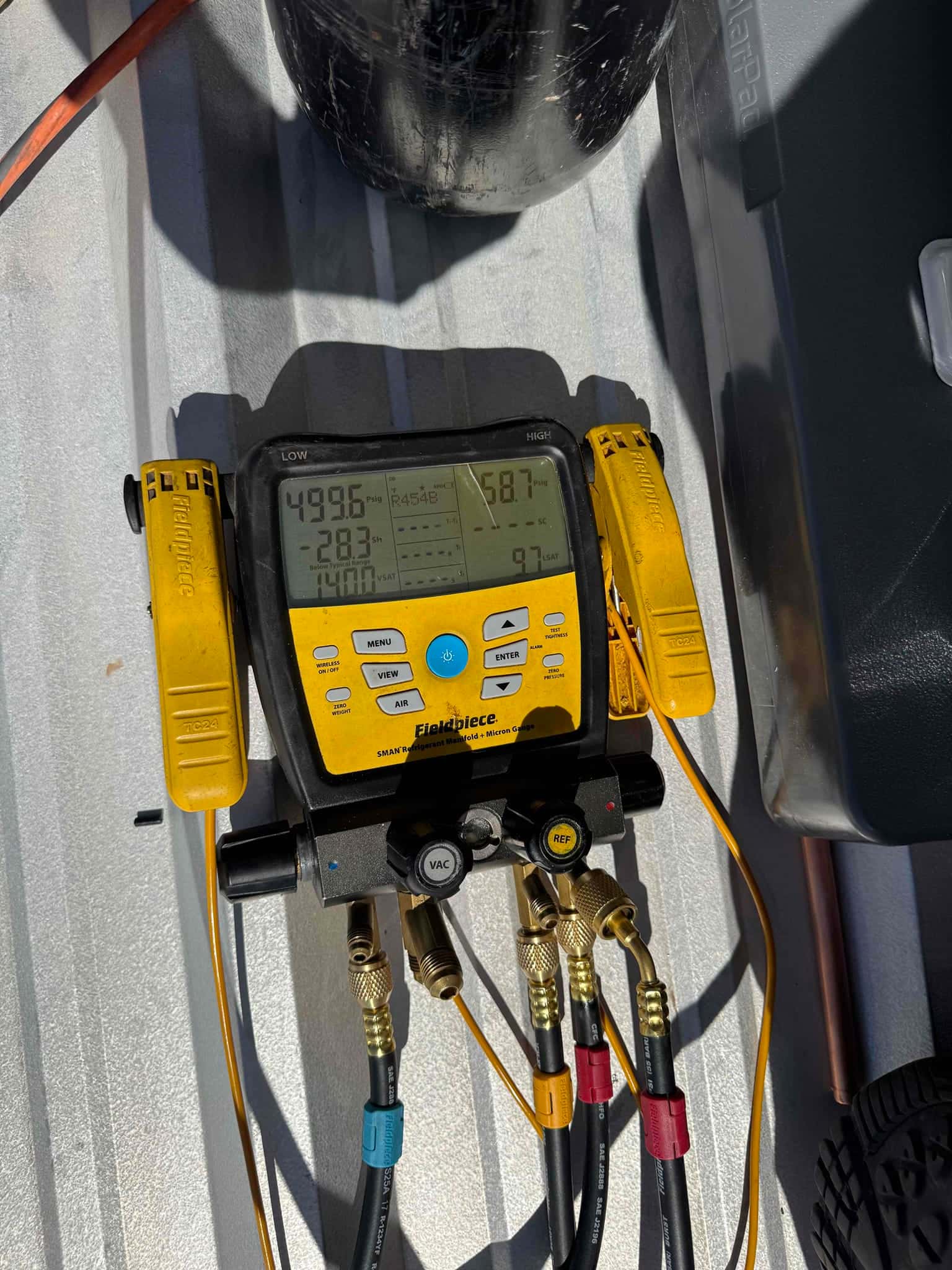 Digital manifold shows both low and high sides holding equal pressure during a nitrogen pressure test on newly installed lines.
