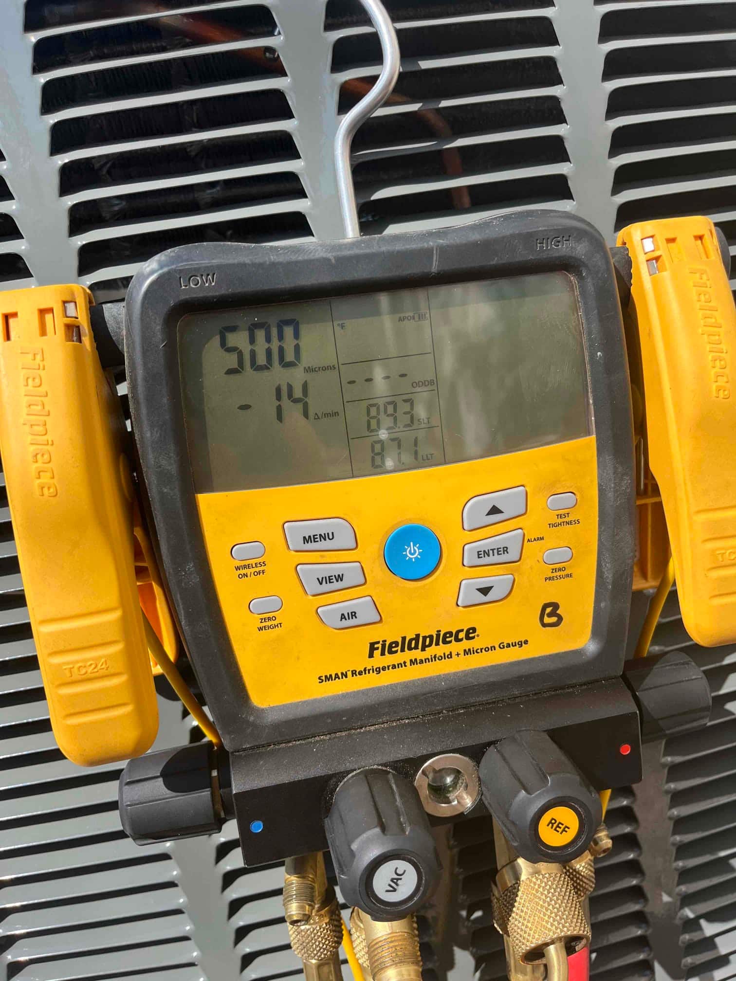 Digital micron gauge on the condenser shows a deep vacuum at 500 microns during system evacuation.