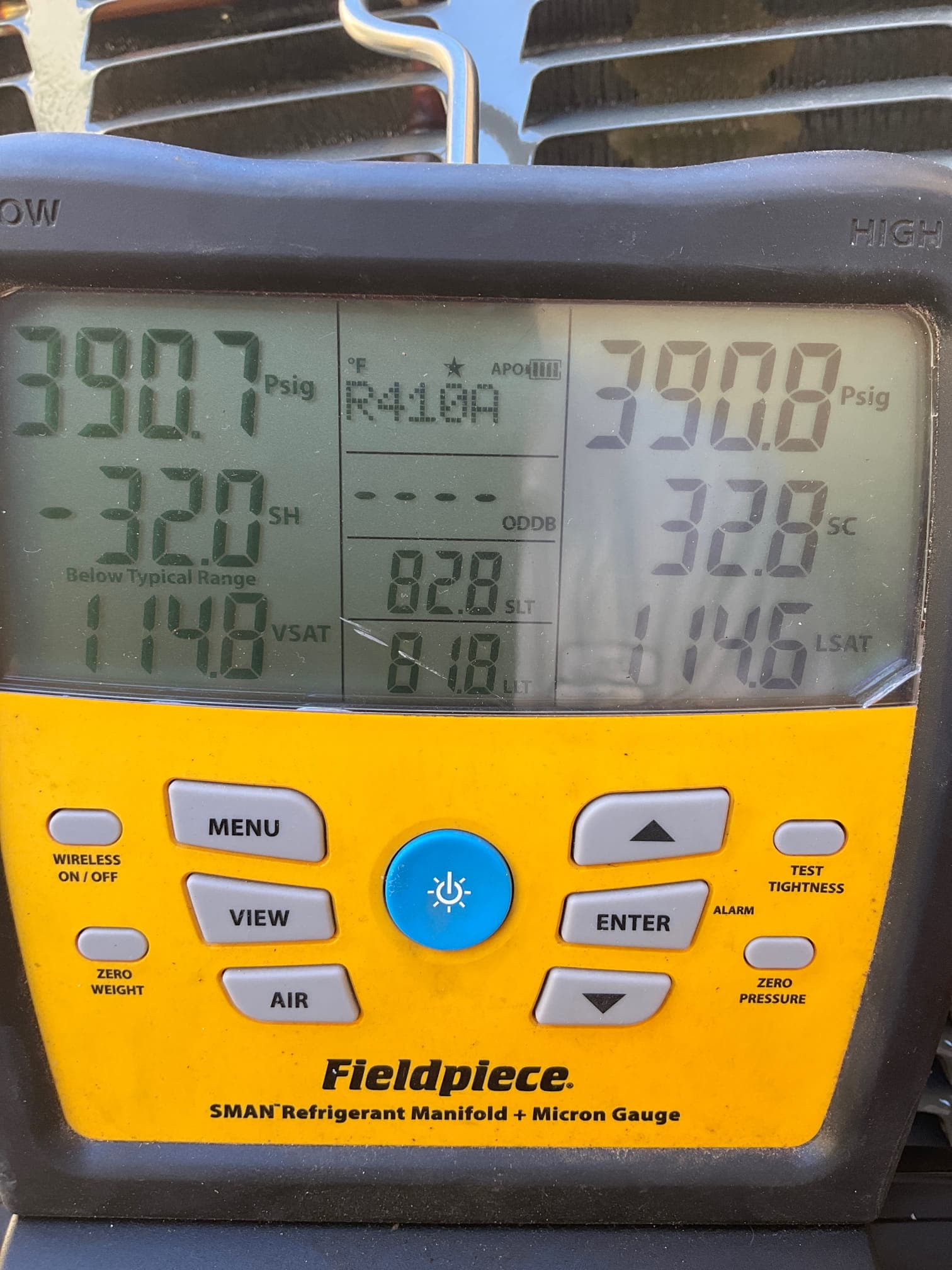 Digital manifold shows both high and low sides holding around 391 PSIG during a nitrogen pressure test on the new system.