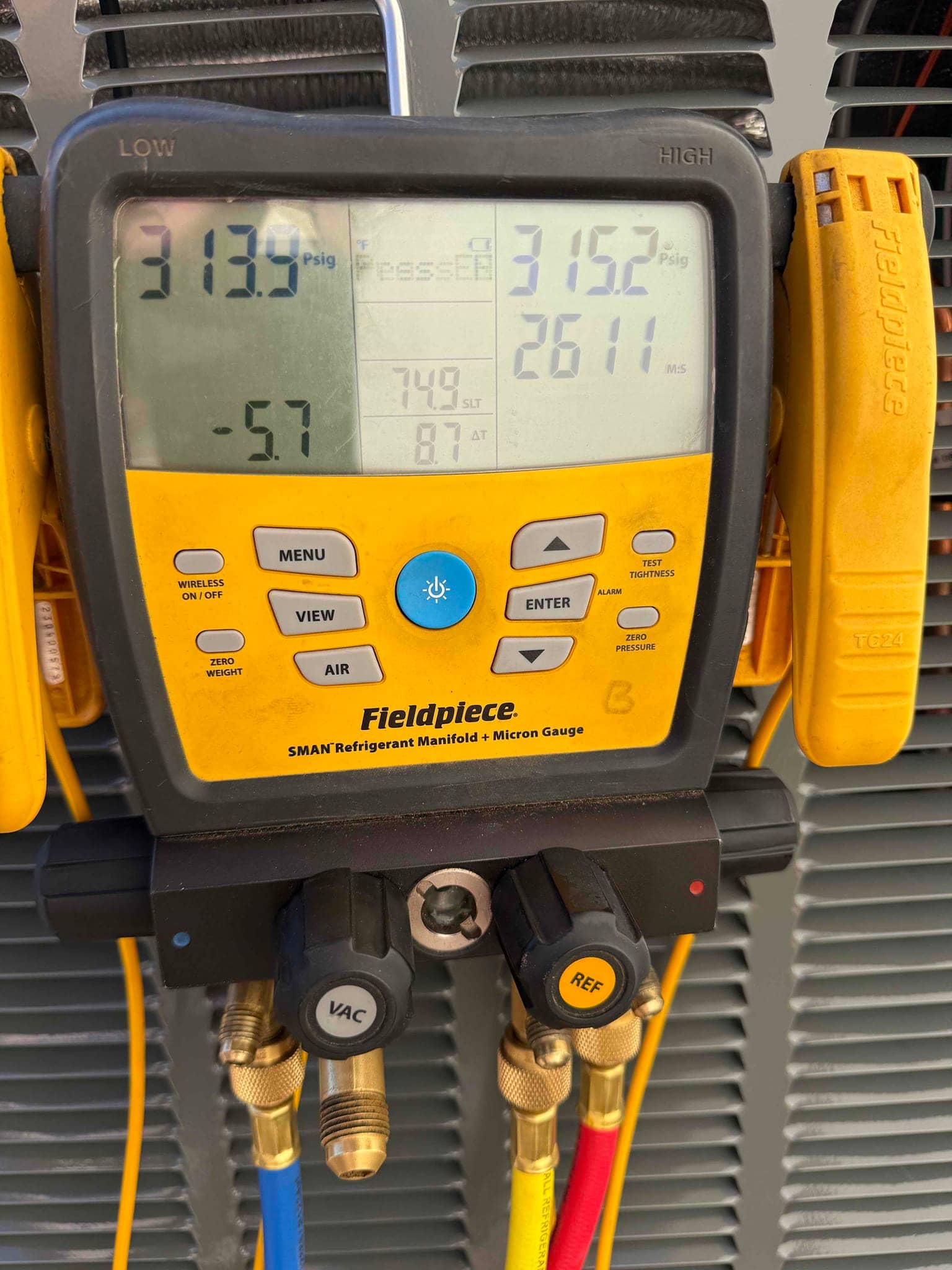 Digital manifold shows equalized pressures around 313 and 315 PSI on both sides during a nitrogen pressure test.