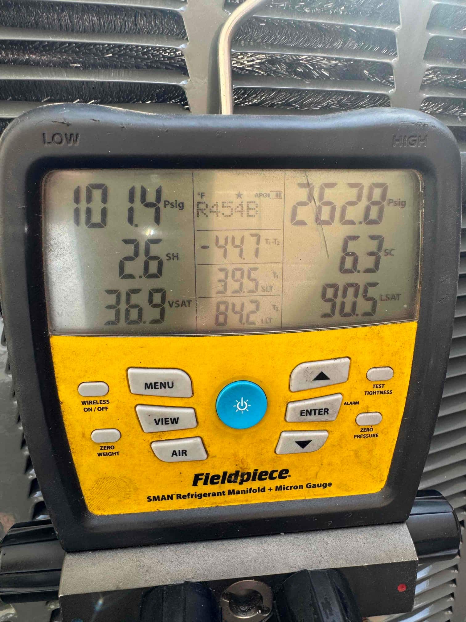 Digital manifold shows system operating pressures with R-454B selected: low side 101 PSI and high side 262 PSI during commissioning.