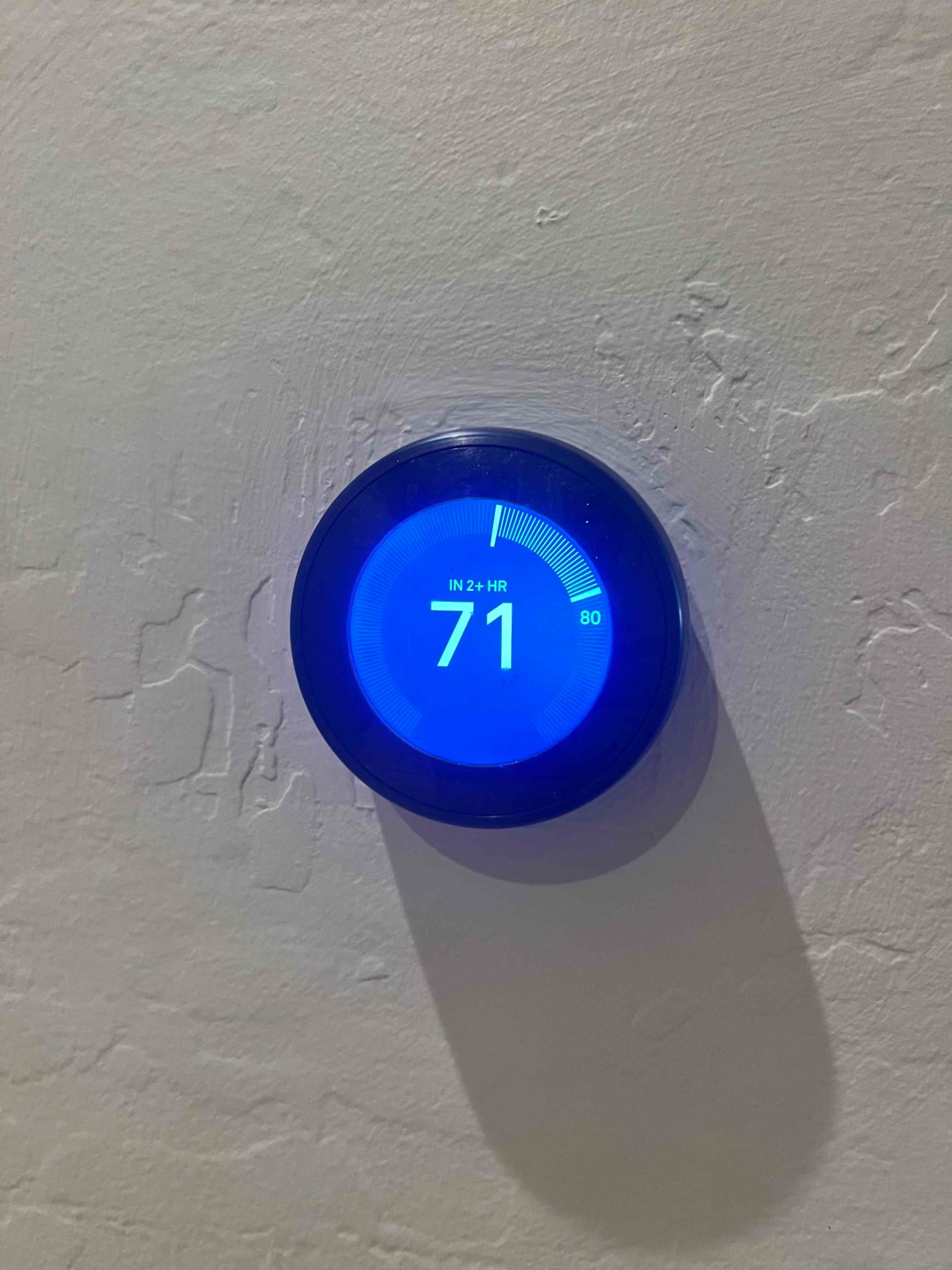 Smart thermostat display shows indoor temperature at 71°F with cooling active and a progress indicator toward the setpoint.