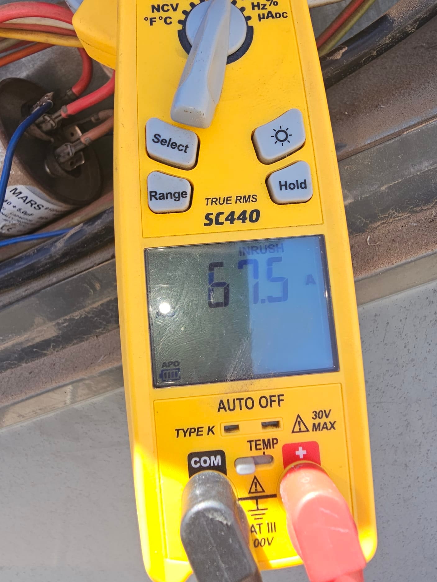 Diagnostic instrument display shows 67.5 A.