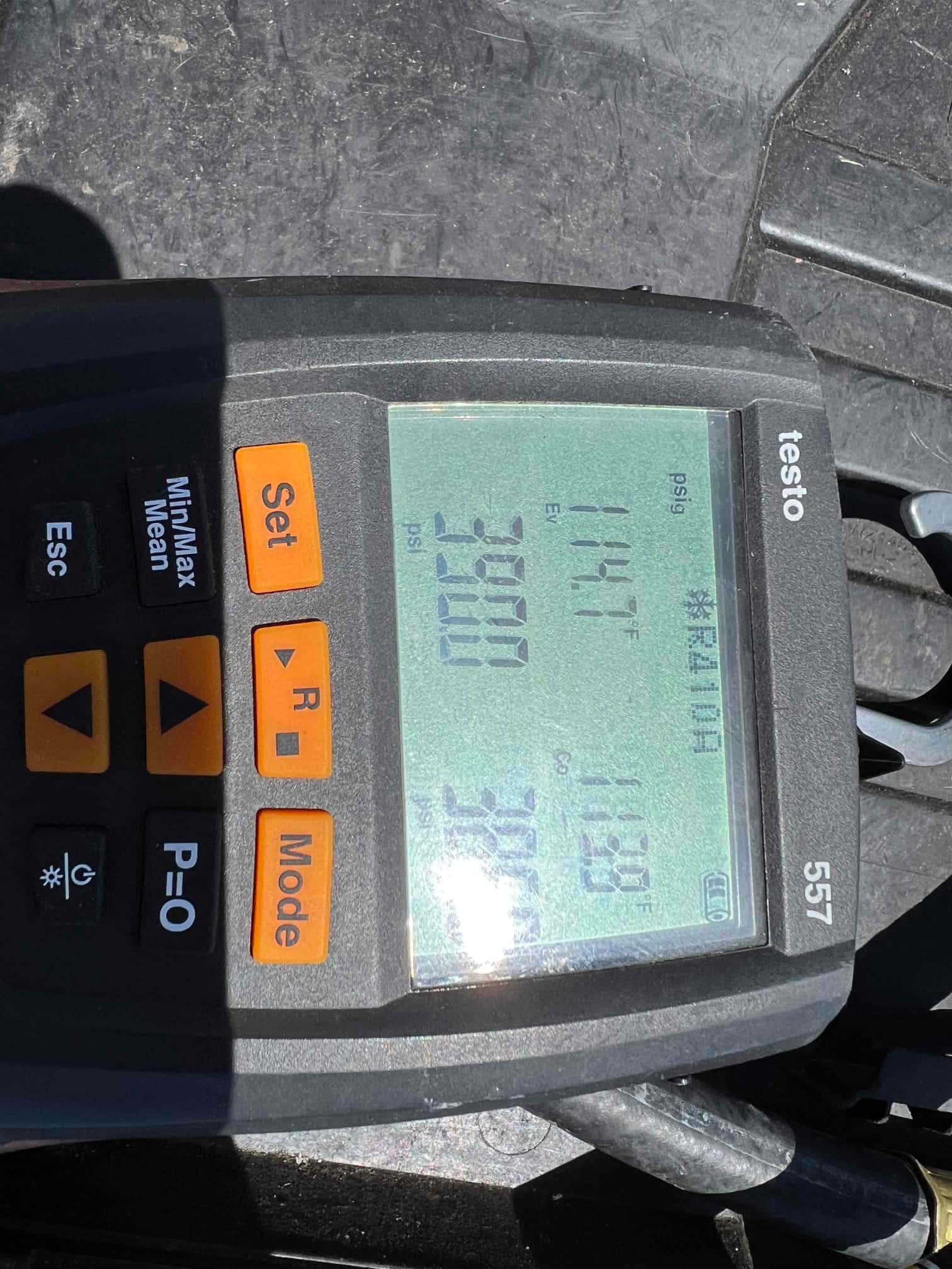 Digital manifold screen shows both sides holding 390 PSI during the nitrogen pressure test on the new installation.