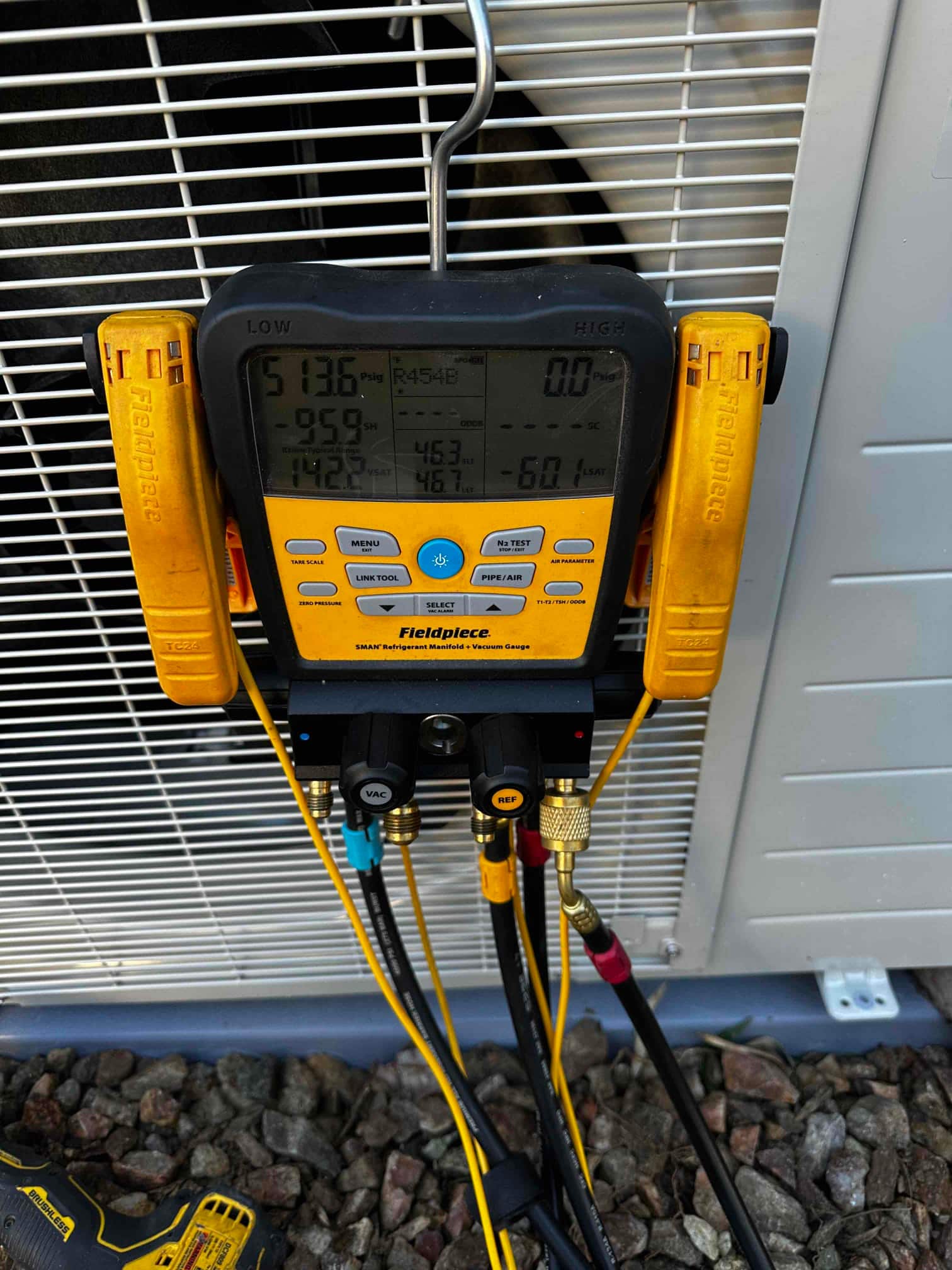 Digital manifold connected to the outdoor unit shows R‑454B with low and high side pressures during system operation.