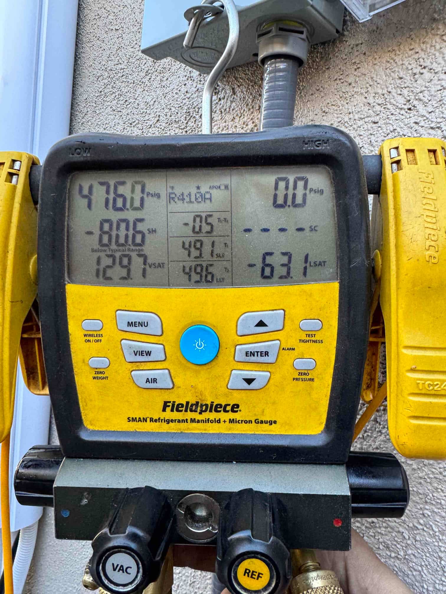 Digital manifold gauges show equalized pressure at 476 PSI on both sides during a nitrogen pressure test of the new system.