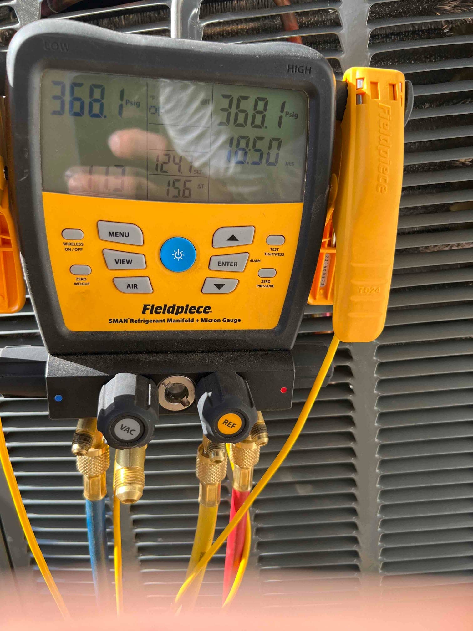 Digital manifold shows equal pressures of 368 PSI on both high and low sides during a nitrogen pressure test.