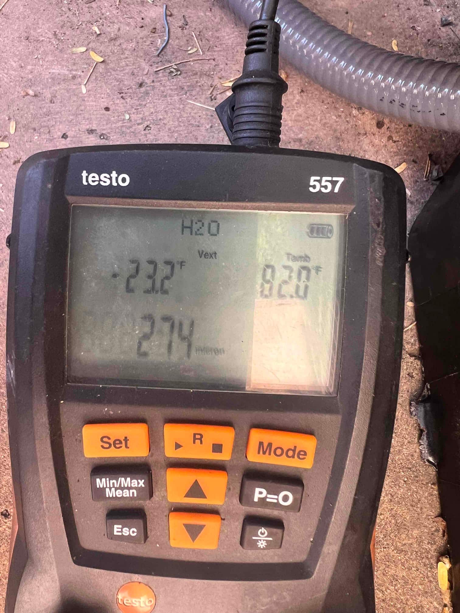 Digital vacuum gauge displays 274 microns during system evacuation, confirming a deep vacuum prior to refrigerant charging.