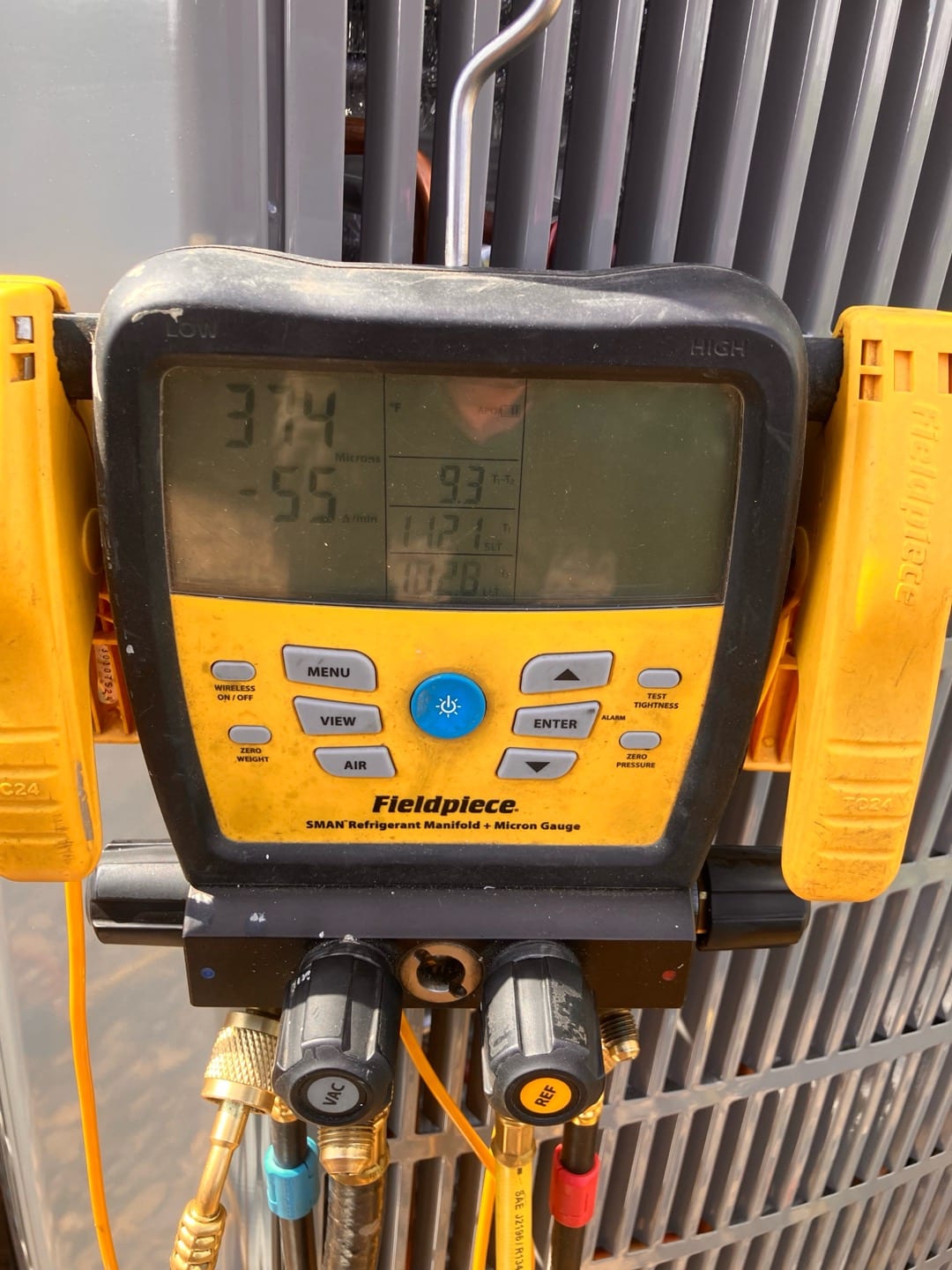 Micron gauge on the digital manifold shows 374 microns with a negative rate of rise during system evacuation.
