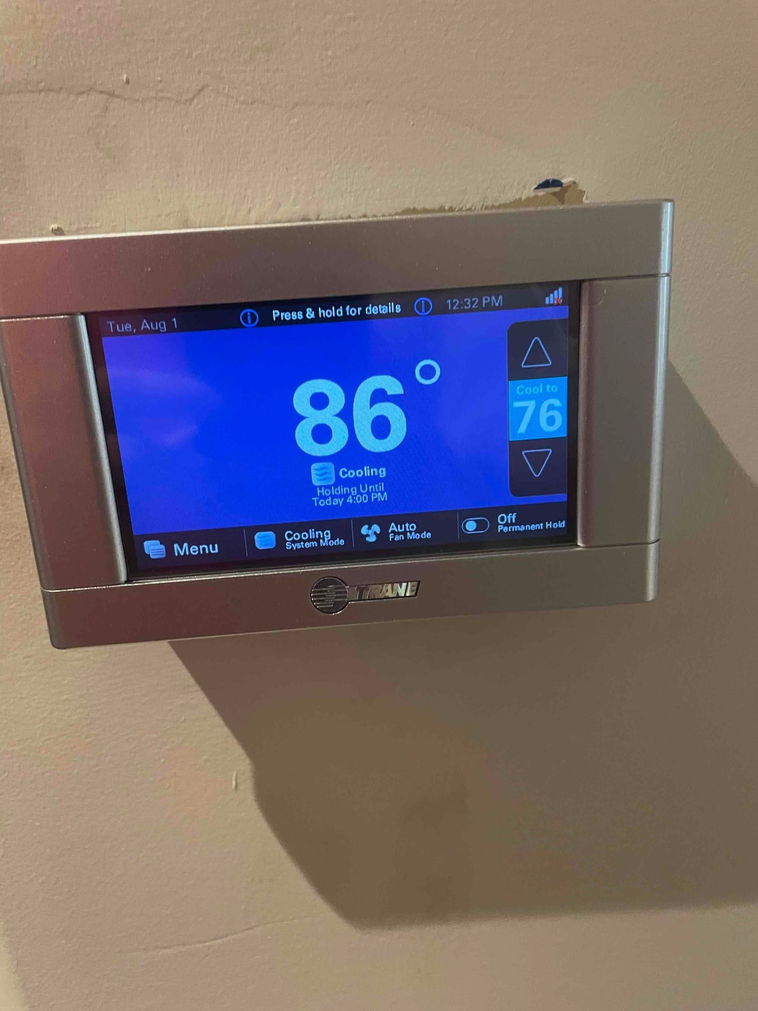 Wall-mounted thermostat display shows indoor temperature at 86 degrees with cooling mode active and setpoint at 76.