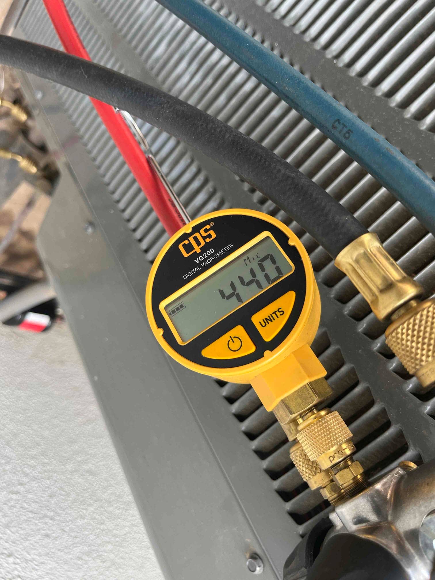 Digital refrigerant gauge shows 40.7 psi on the low-side service port during air conditioning system testing.