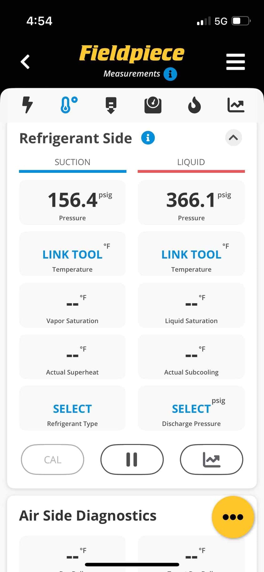 Digital manifold app display shows 156.4 psi suction pressure and 366.1 psi liquid pressure during system operation.