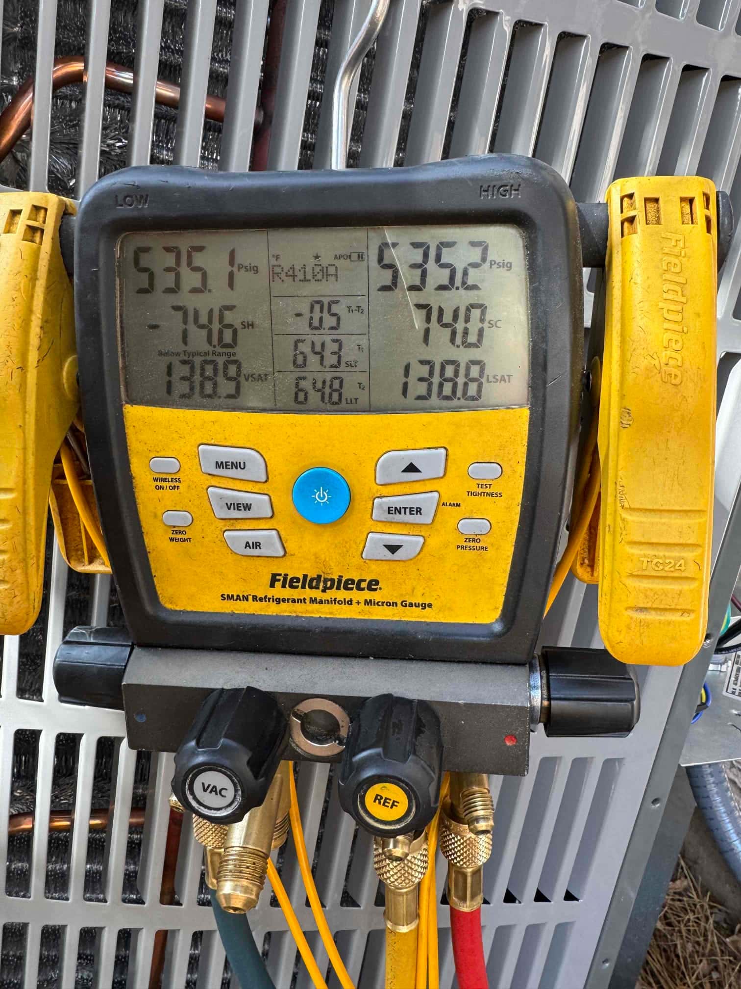 Digital manifold shows both low and high sides at about 535 PSI, documenting a nitrogen pressure test on the new system.