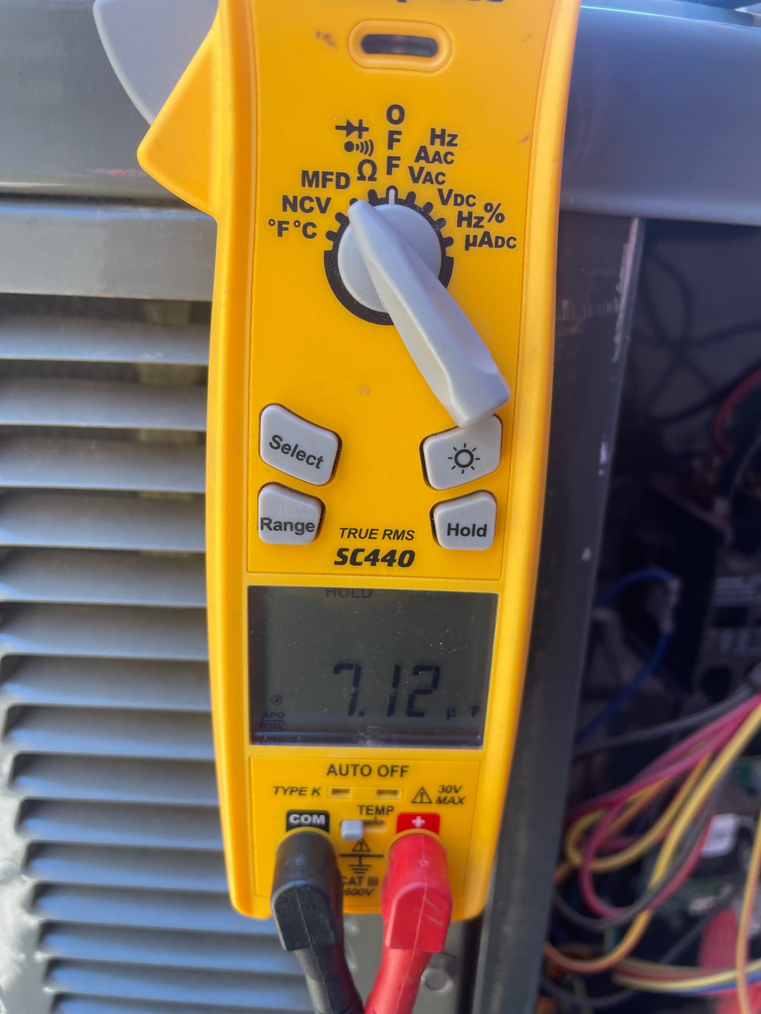 Diagnostic instrument display shows 7.12 μF.