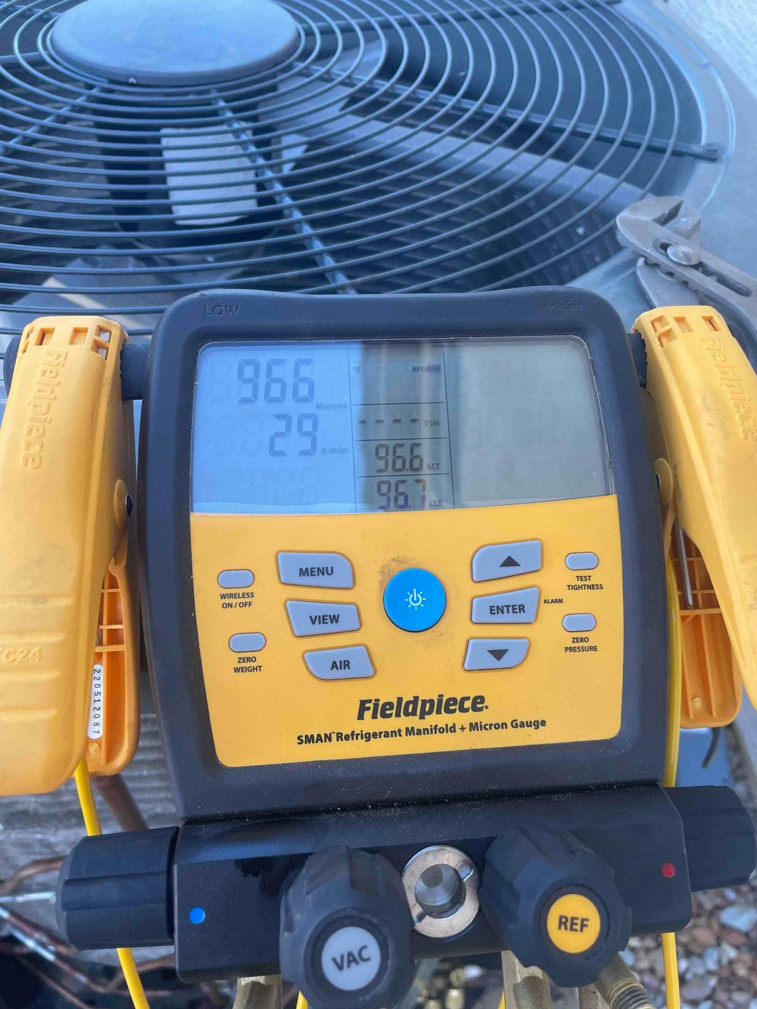 Diagnostic instrument display shows 966 microns.