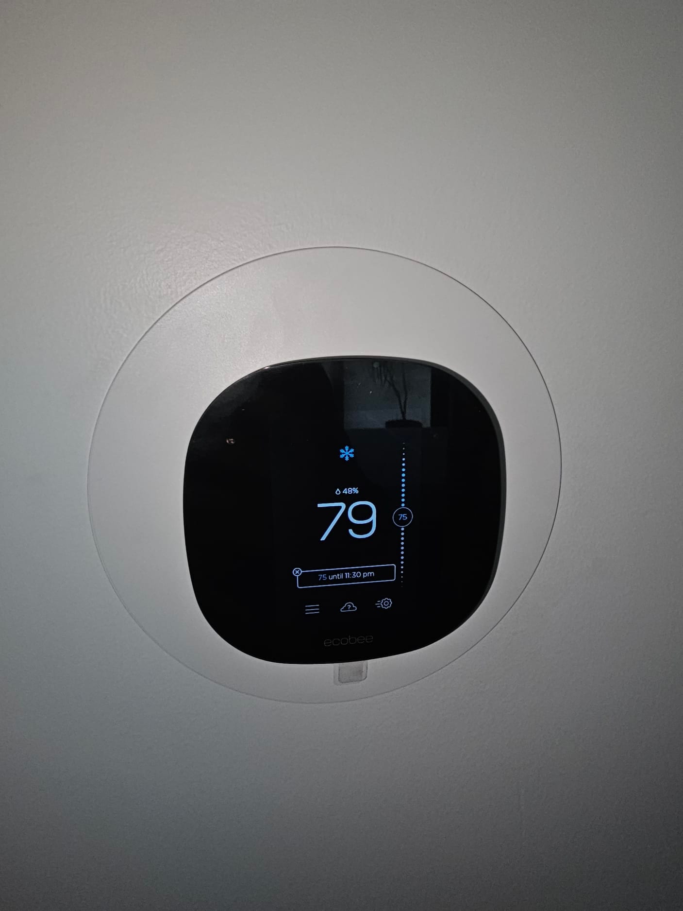 Wall-mounted thermostat display shows cooling mode, indoor temperature 79°F, 48% humidity, and setpoint 75°F.