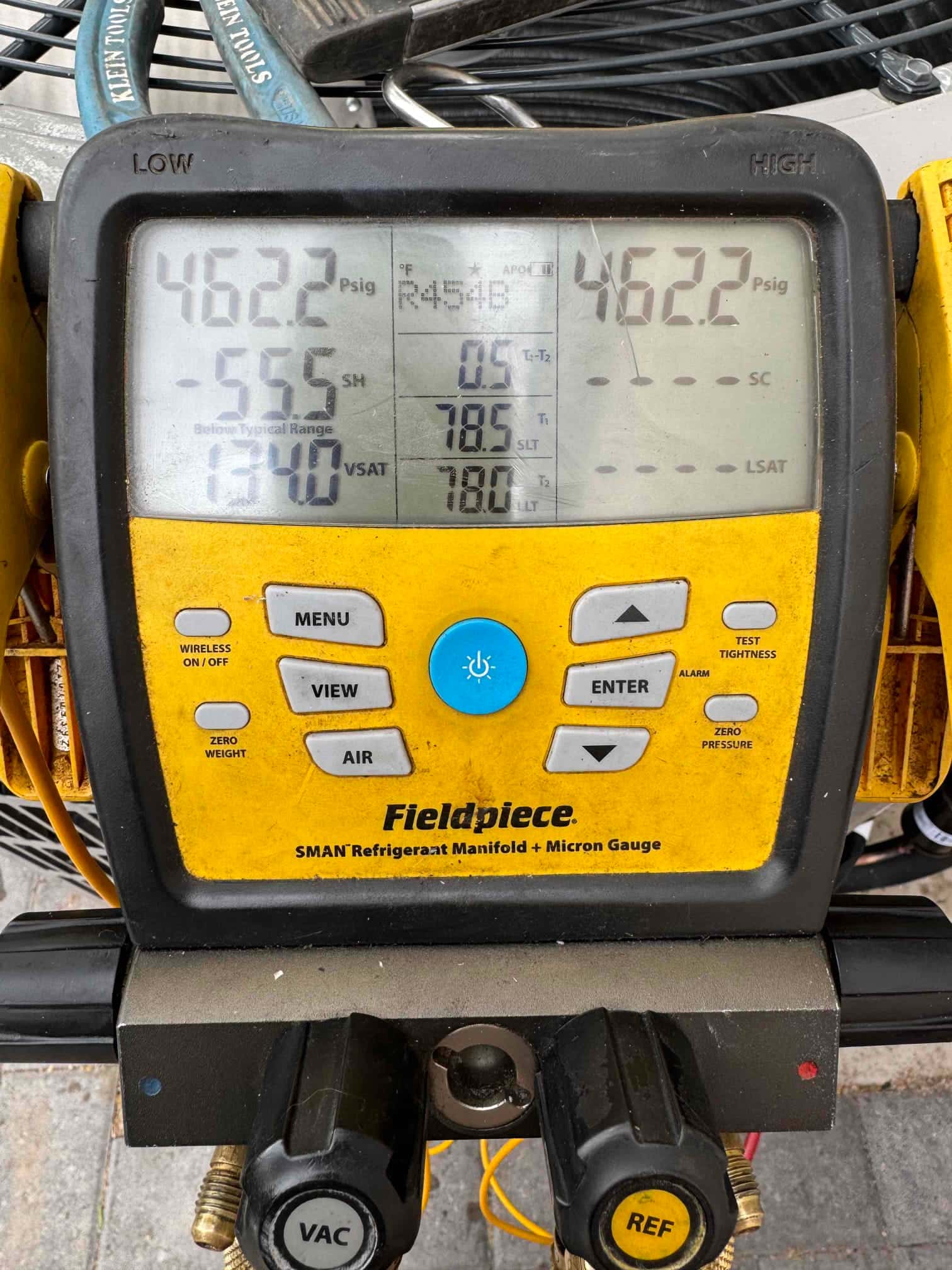 Digital manifold shows equal pressures of 462 PSI on both sides, documenting the nitrogen pressure test of the new system.