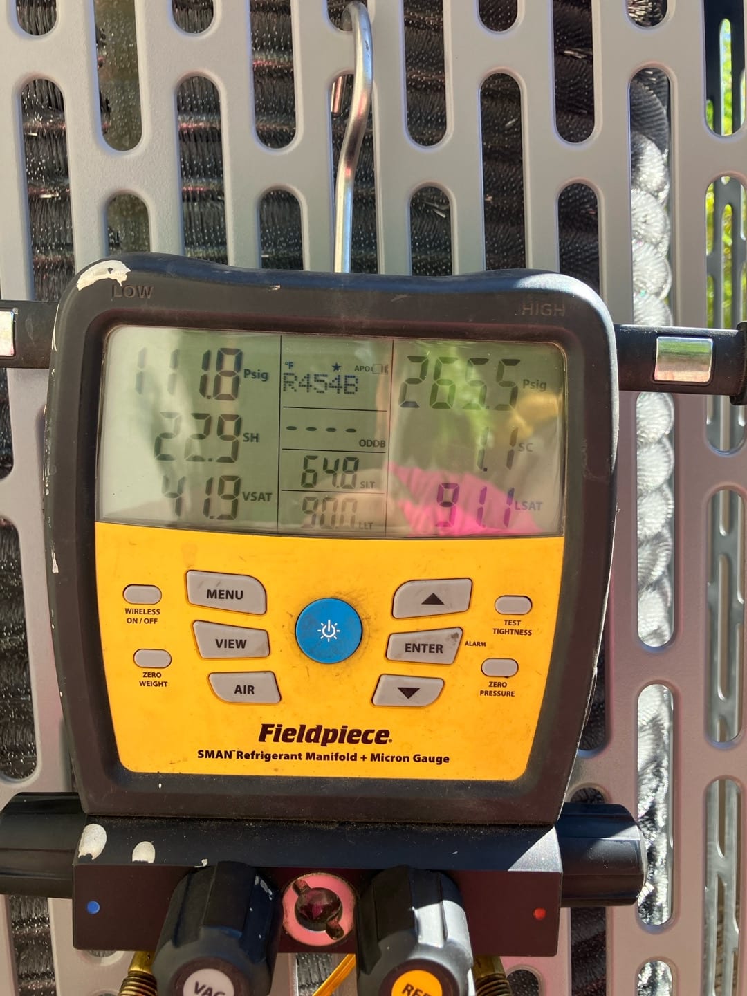 Digital manifold on the outdoor unit shows operating pressures with R-454B selected during system commissioning.