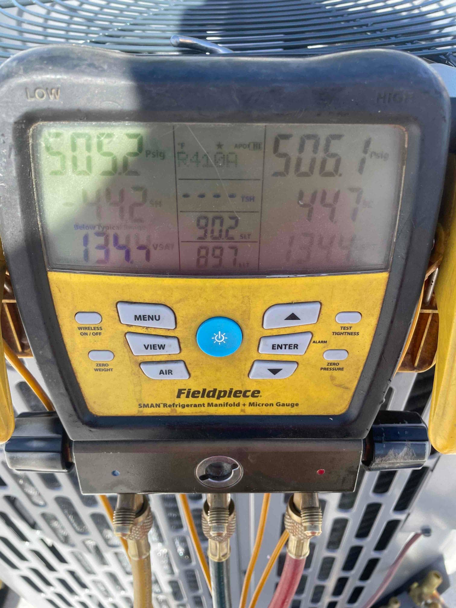 Digital manifold shows both low and high sides holding around 505 PSI during a nitrogen pressure test on the new system.