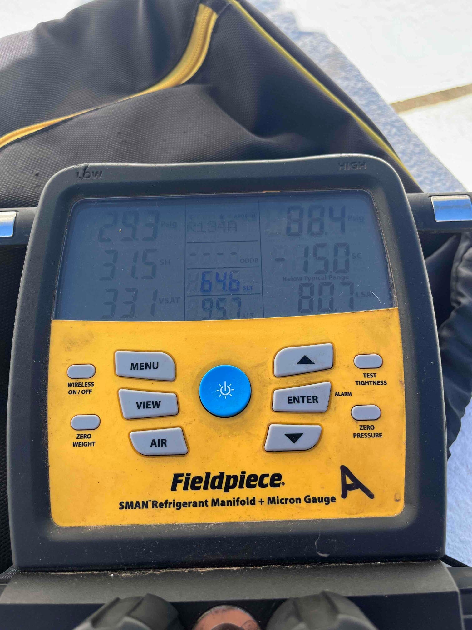 Digital manifold shows system operating with approximately 293 PSI on the low side and 884 PSI on the high side.