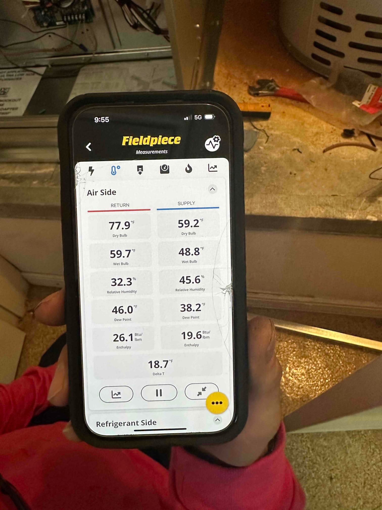 Mobile app displays return air at 77.9°F and supply air at 59.2°F with an 18.7°F temperature split during commissioning.
