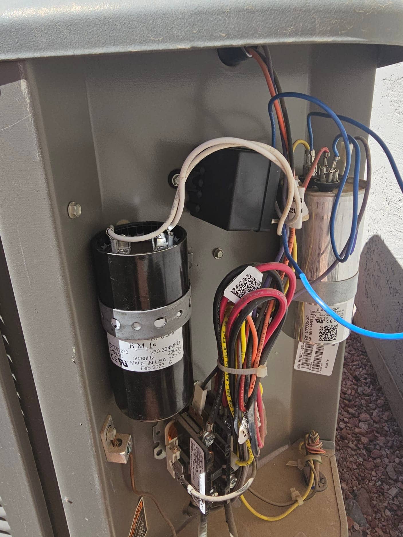 Condenser control compartment showing start capacitor labeled 270–324 MFD, a dual-run capacitor with connected wiring, and the contactor.