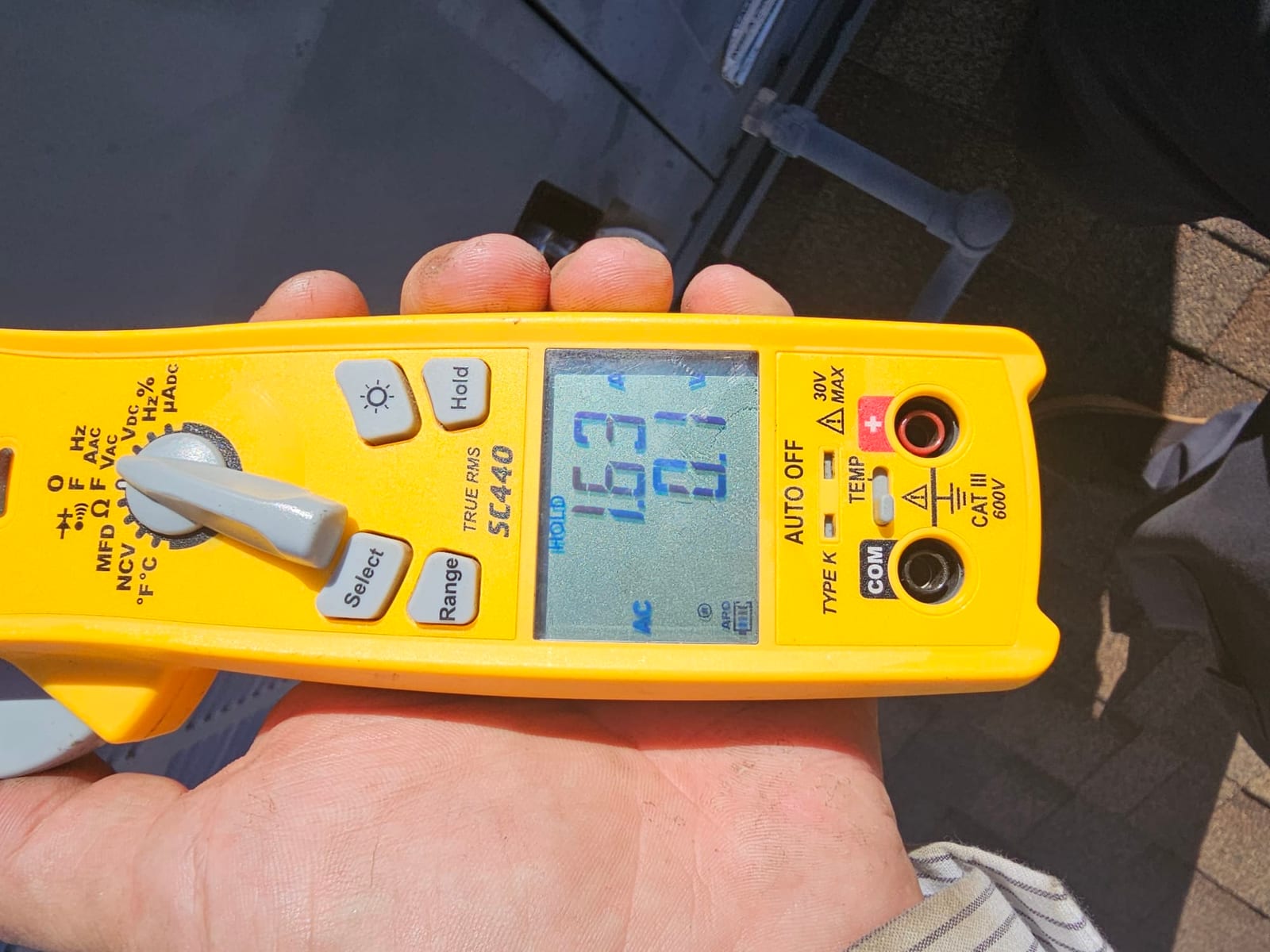 Diagnostic instrument display shows 16.31 A.