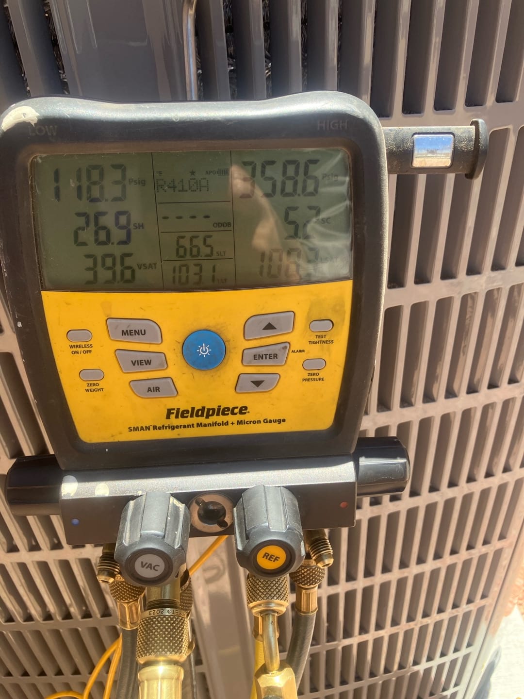 Digital manifold connected to the outdoor unit shows 118 PSIG suction and 359 PSIG liquid during system operation with R-410A.