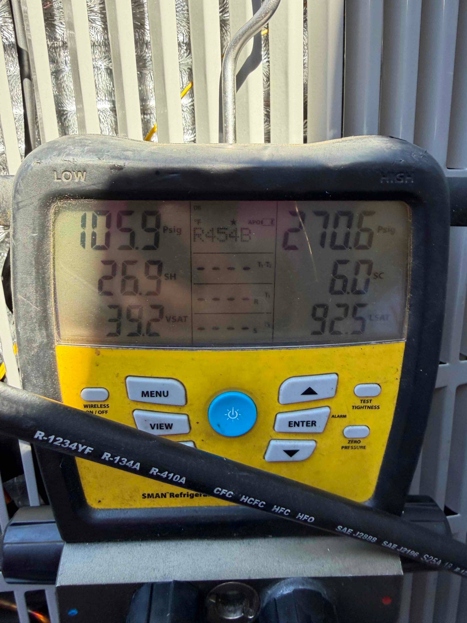 Digital manifold shows operating pressures with R-454B selected, indicating system running and displaying superheat and subcooling values.