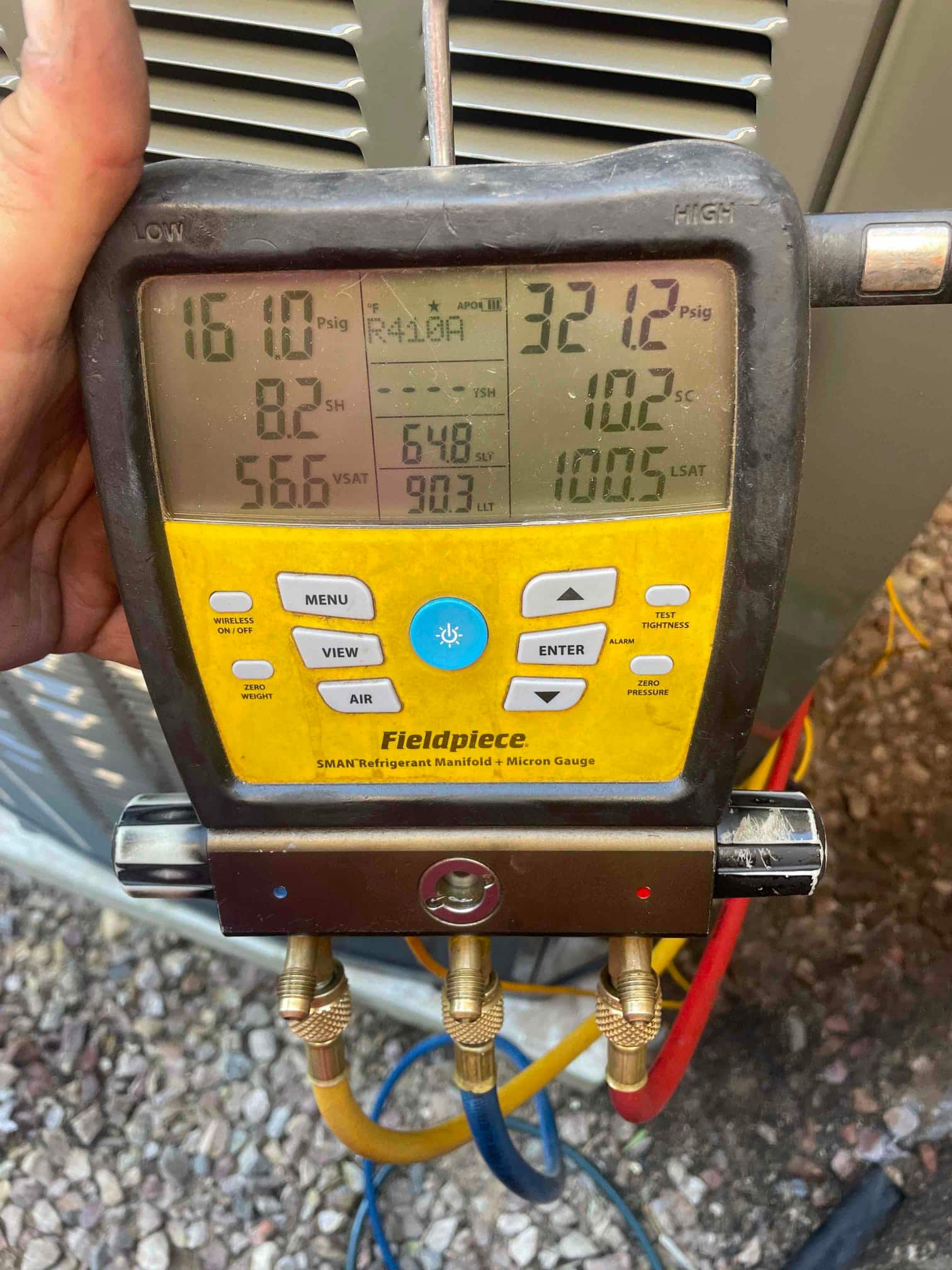 Digital manifold shows system operating pressures with suction at 161 PSI and liquid at 321 PSI on an outdoor condenser.