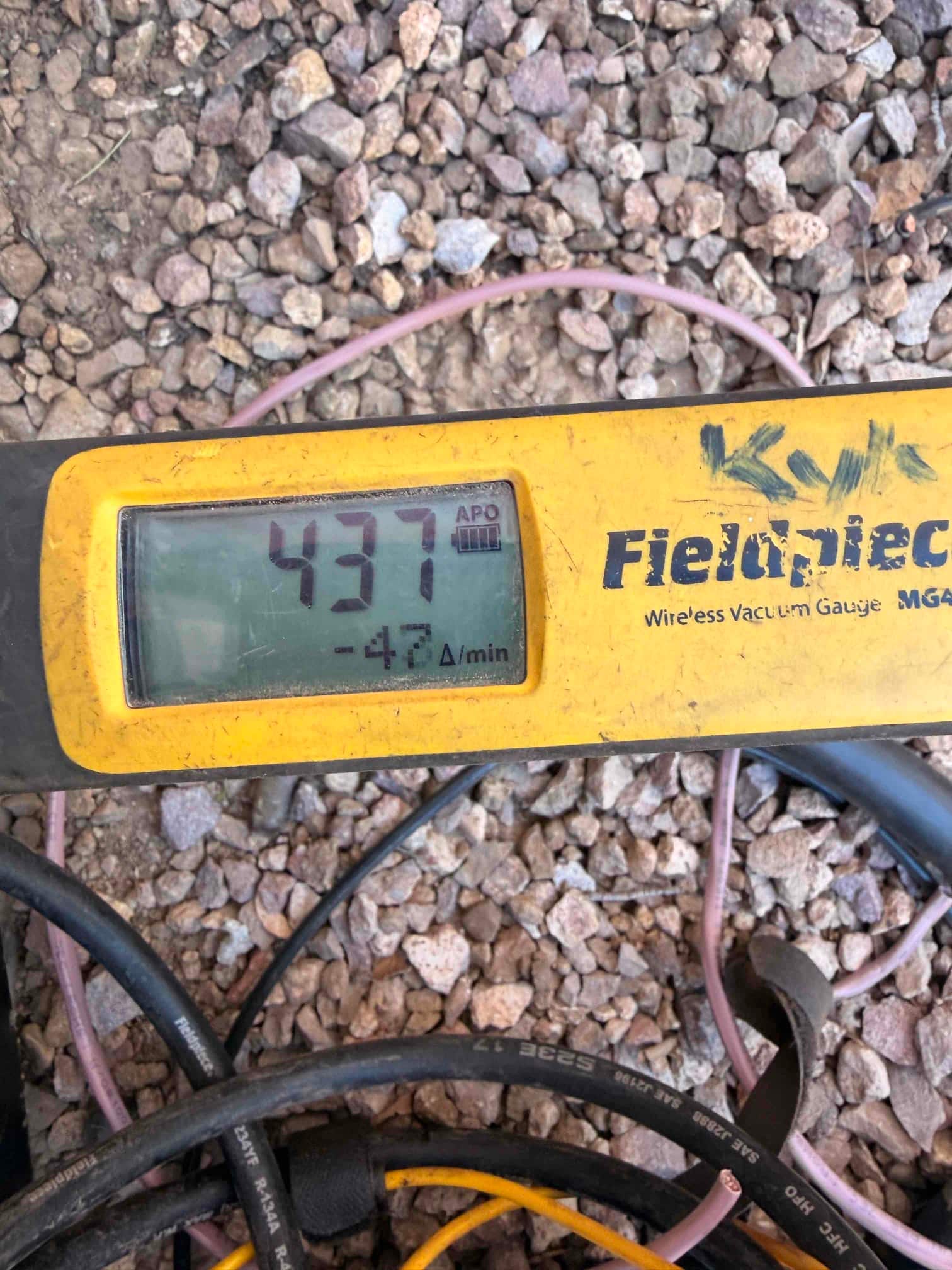 Micron gauge displays 437 microns with a negative decay rate, confirming a deep vacuum during system evacuation.