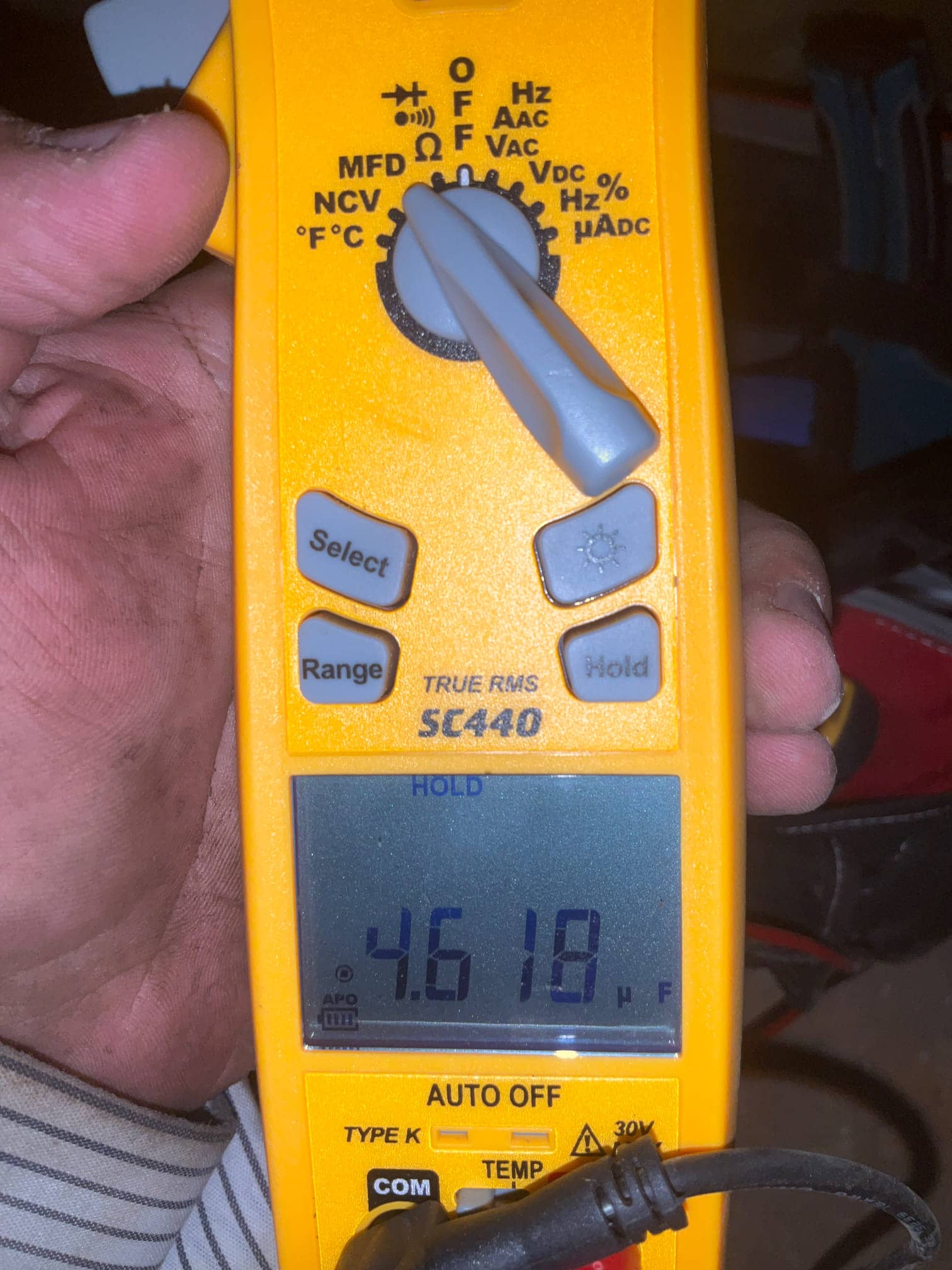 Diagnostic instrument display shows 4.618 μF.