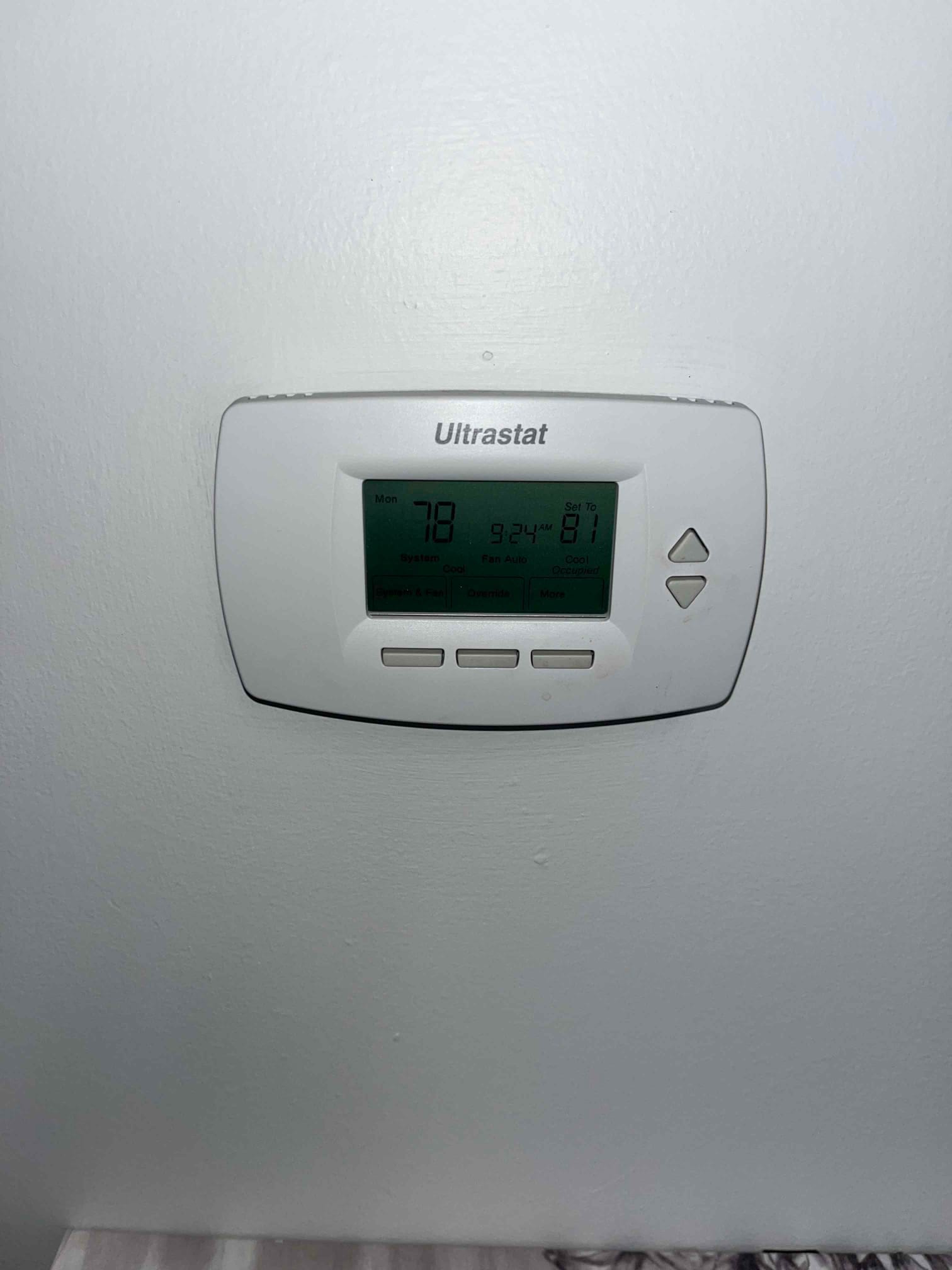 Wall-mounted digital thermostat display shows 81°F room temperature and a 78°F setpoint during air conditioning diagnostic.