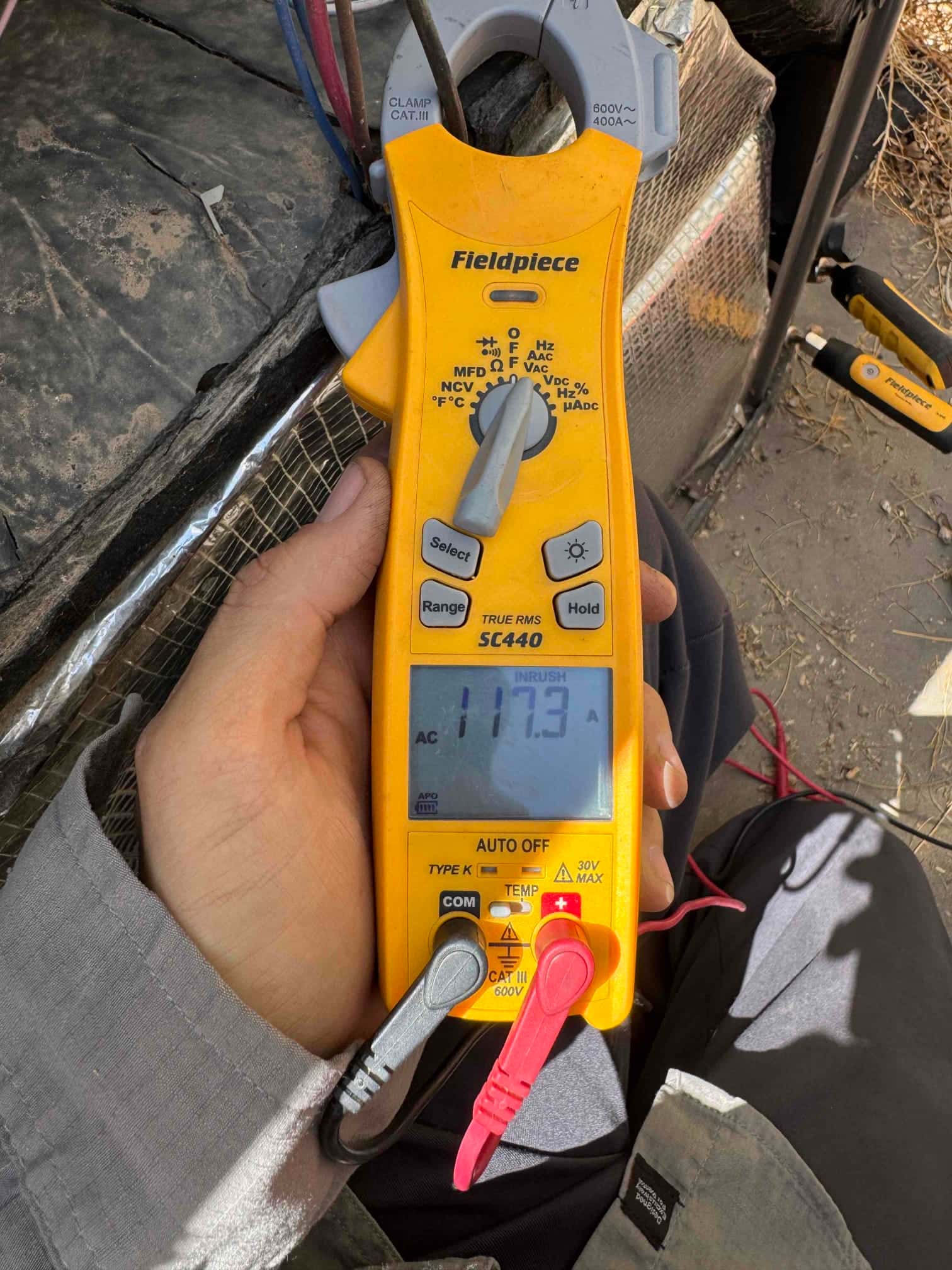 Diagnostic instrument display shows 117.3 A.