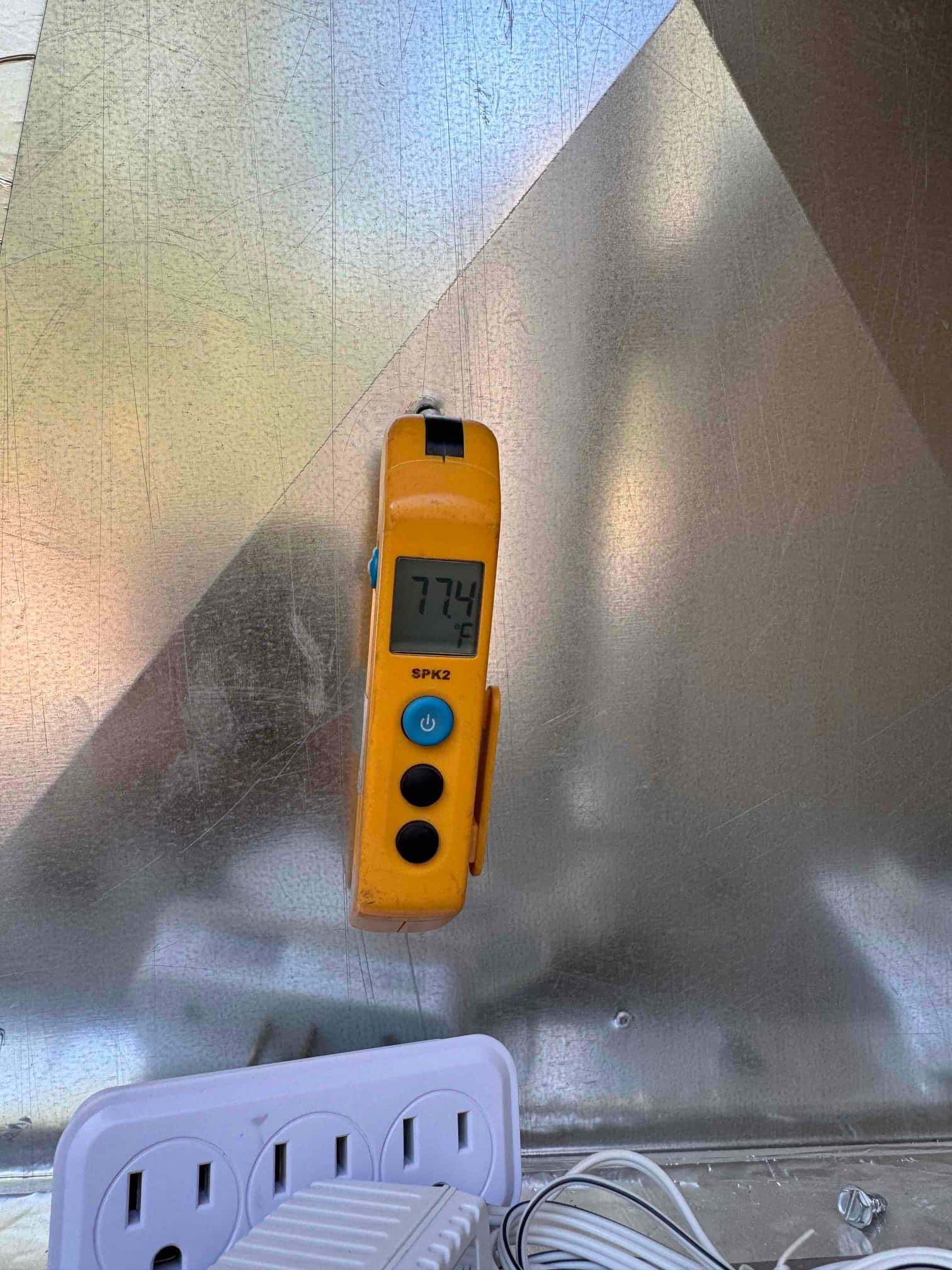 Diagnostic instrument display shows 77.4 °F.