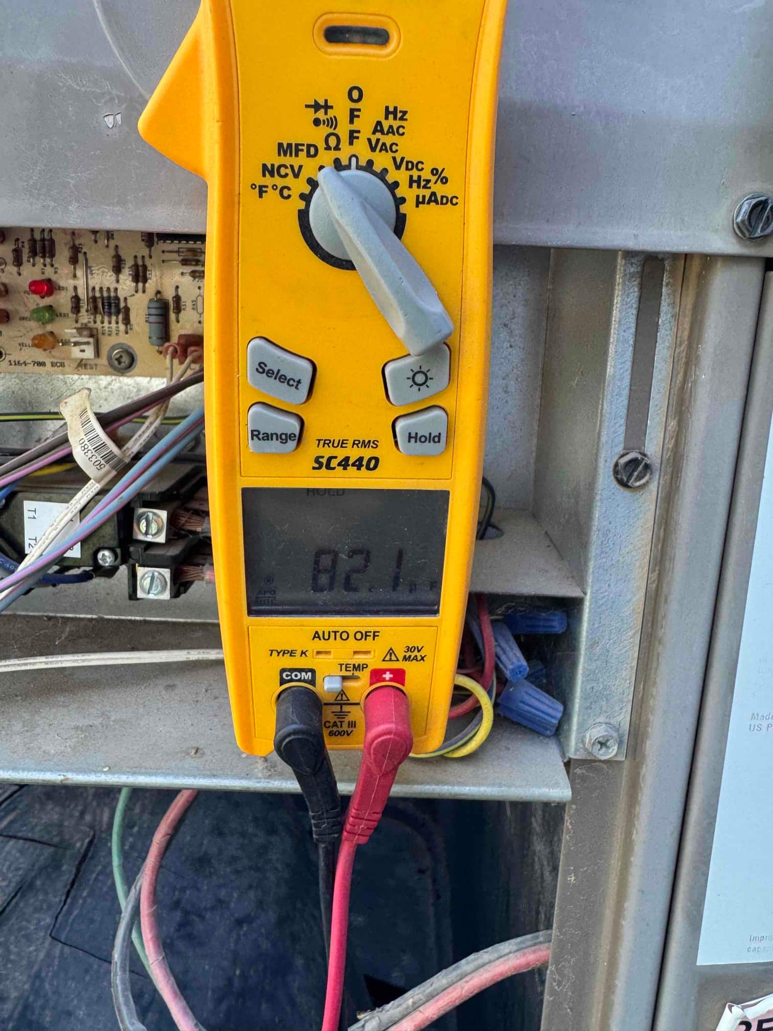Diagnostic instrument display shows 82.1 °F.