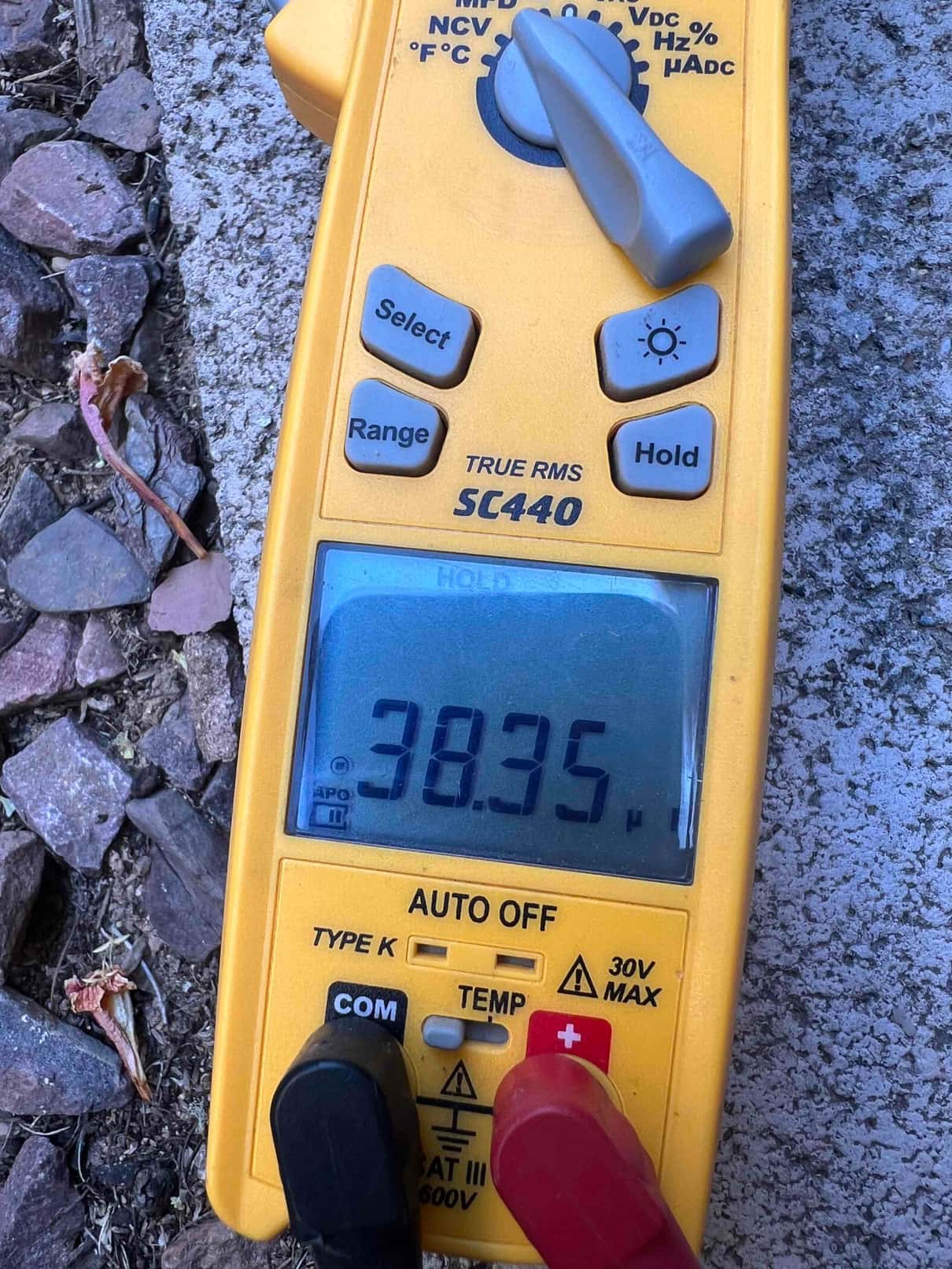 Diagnostic instrument display shows 38.35 μF.