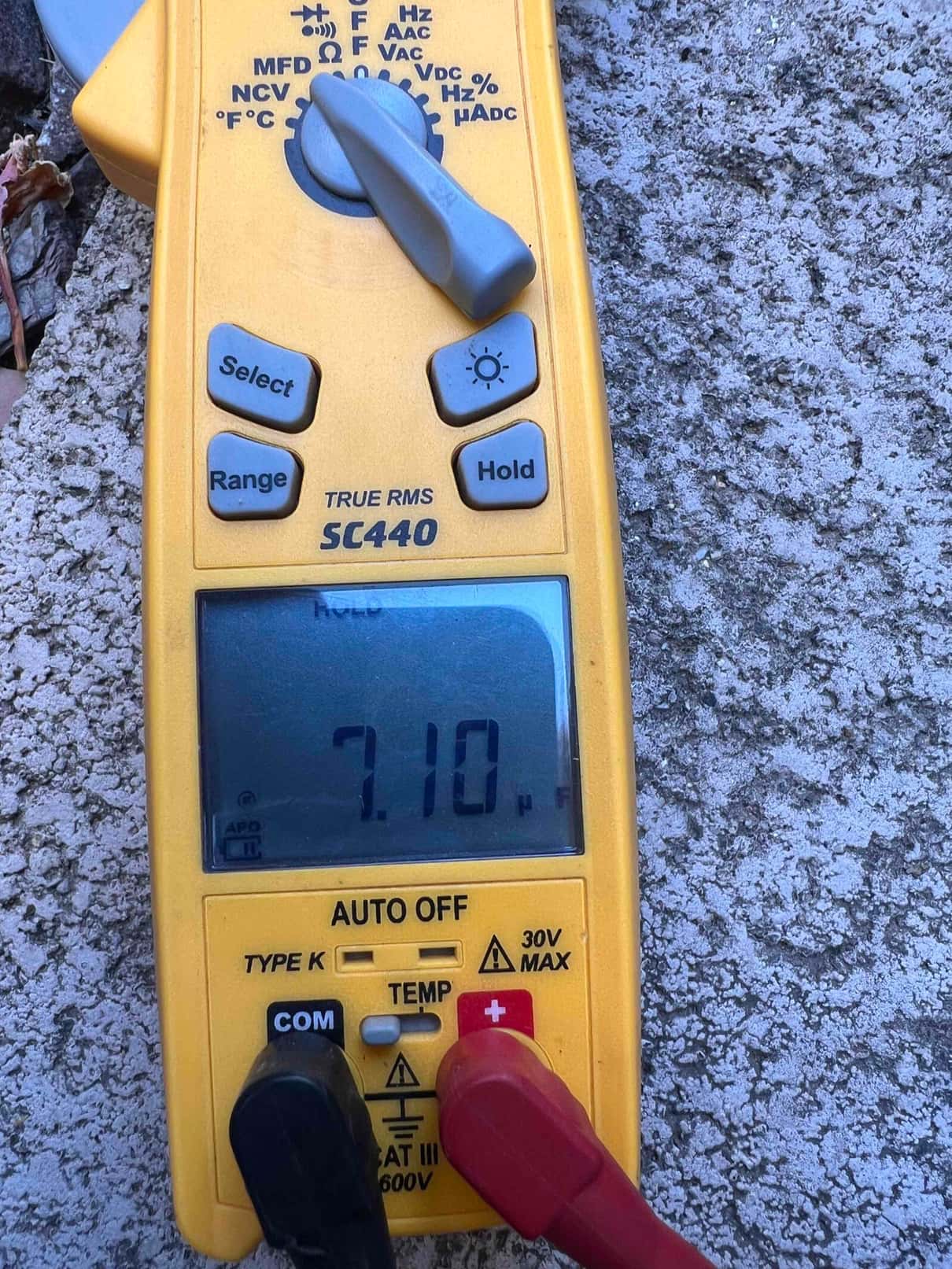 Diagnostic instrument display shows 7.1 μF.