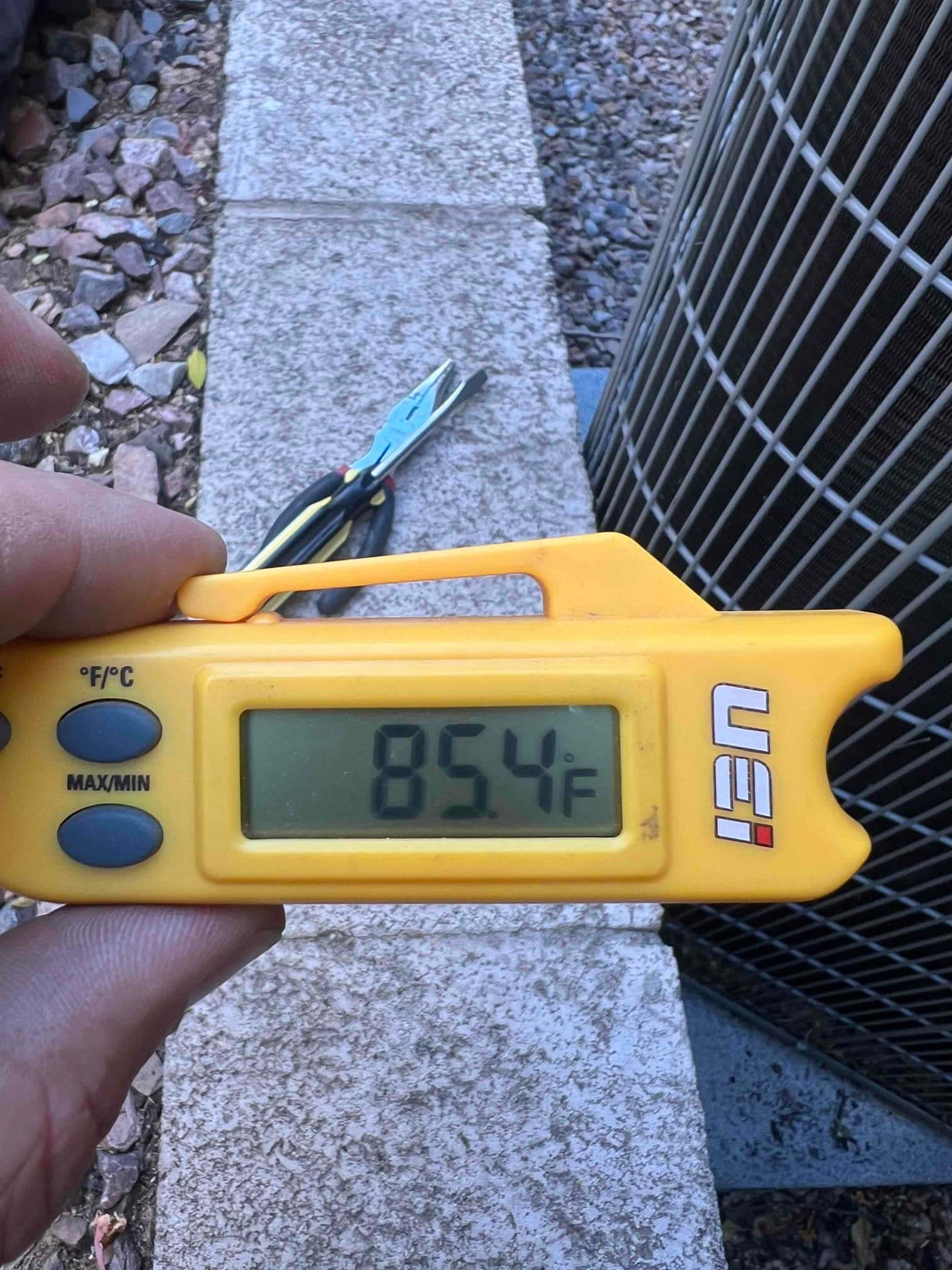 Diagnostic instrument display shows 85.4 °F.